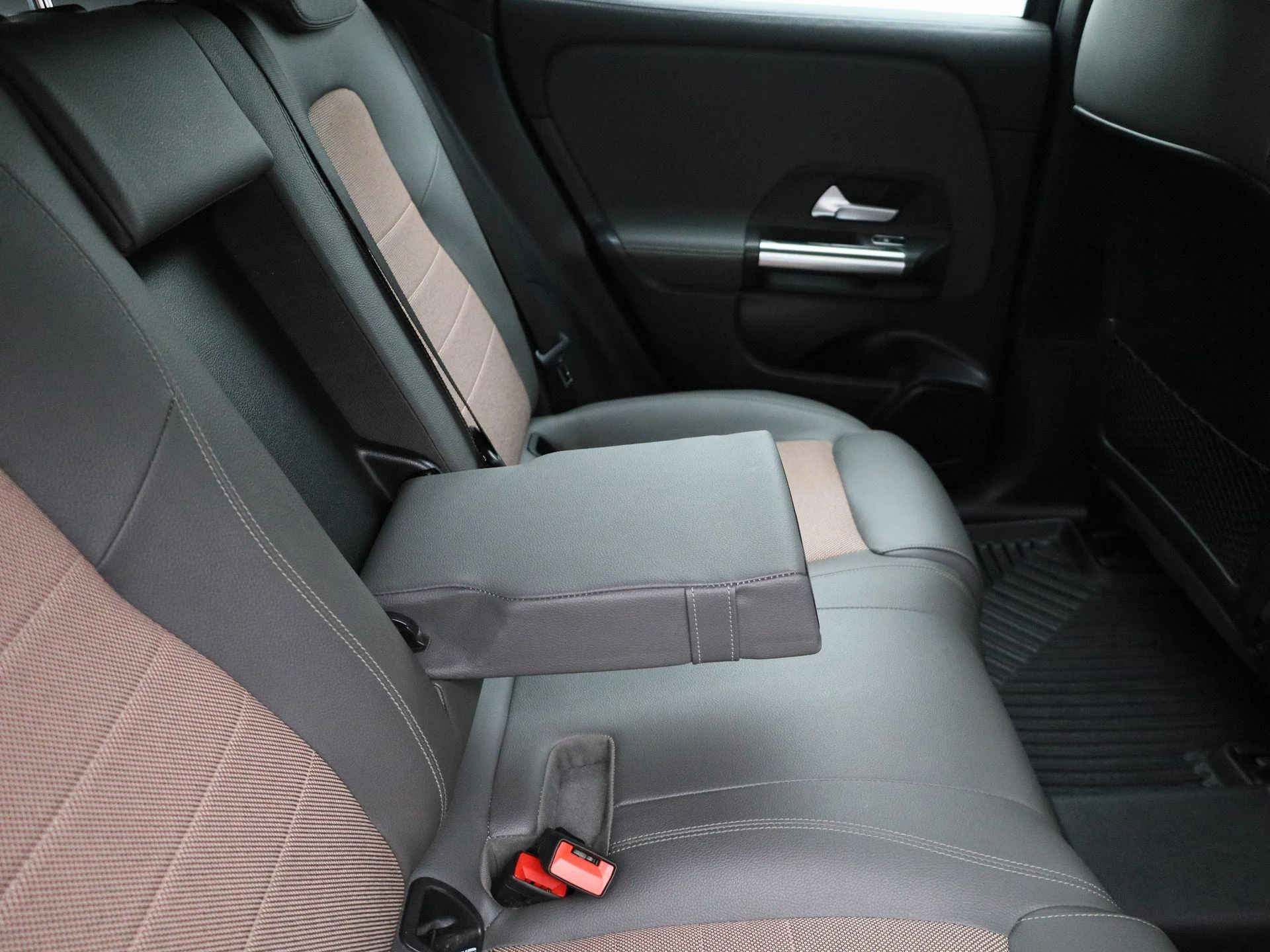 Mercedes-Benz-EQA-image-44