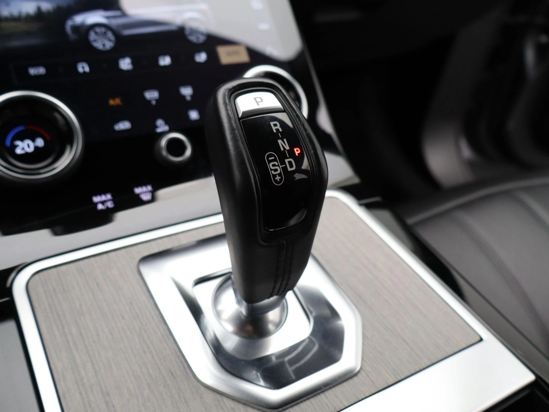 Land Rover-Range Rover Evoque-image-17