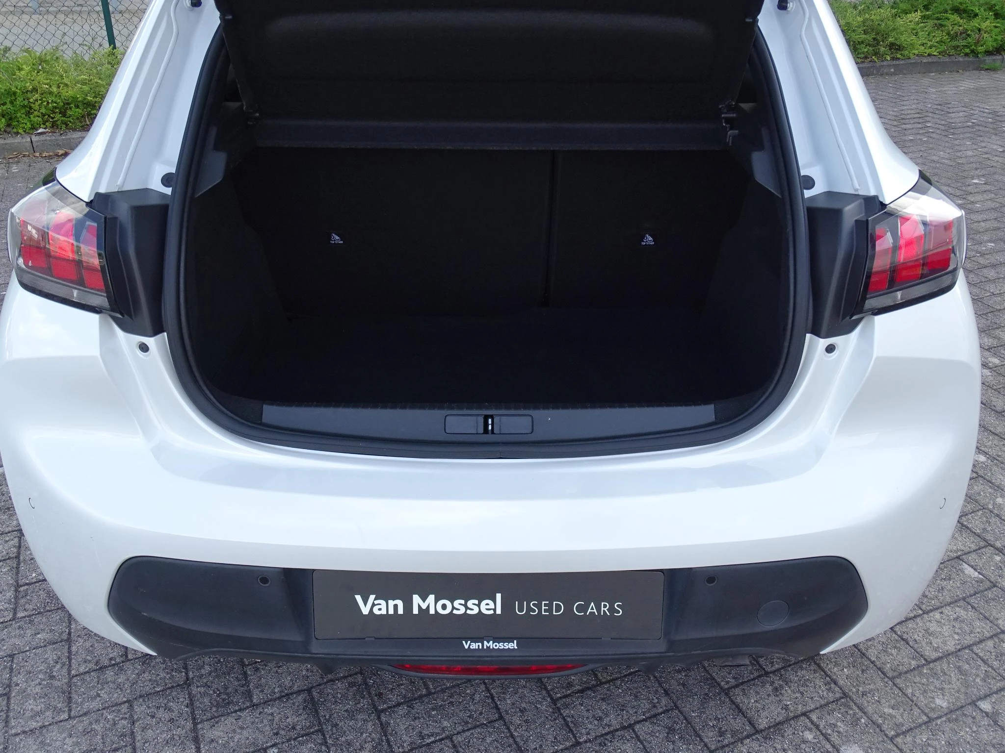 Peugeot-208-image-18