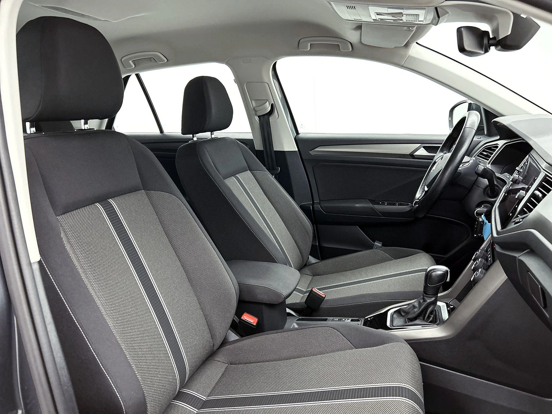 Volkswagen-T-Roc-image-34