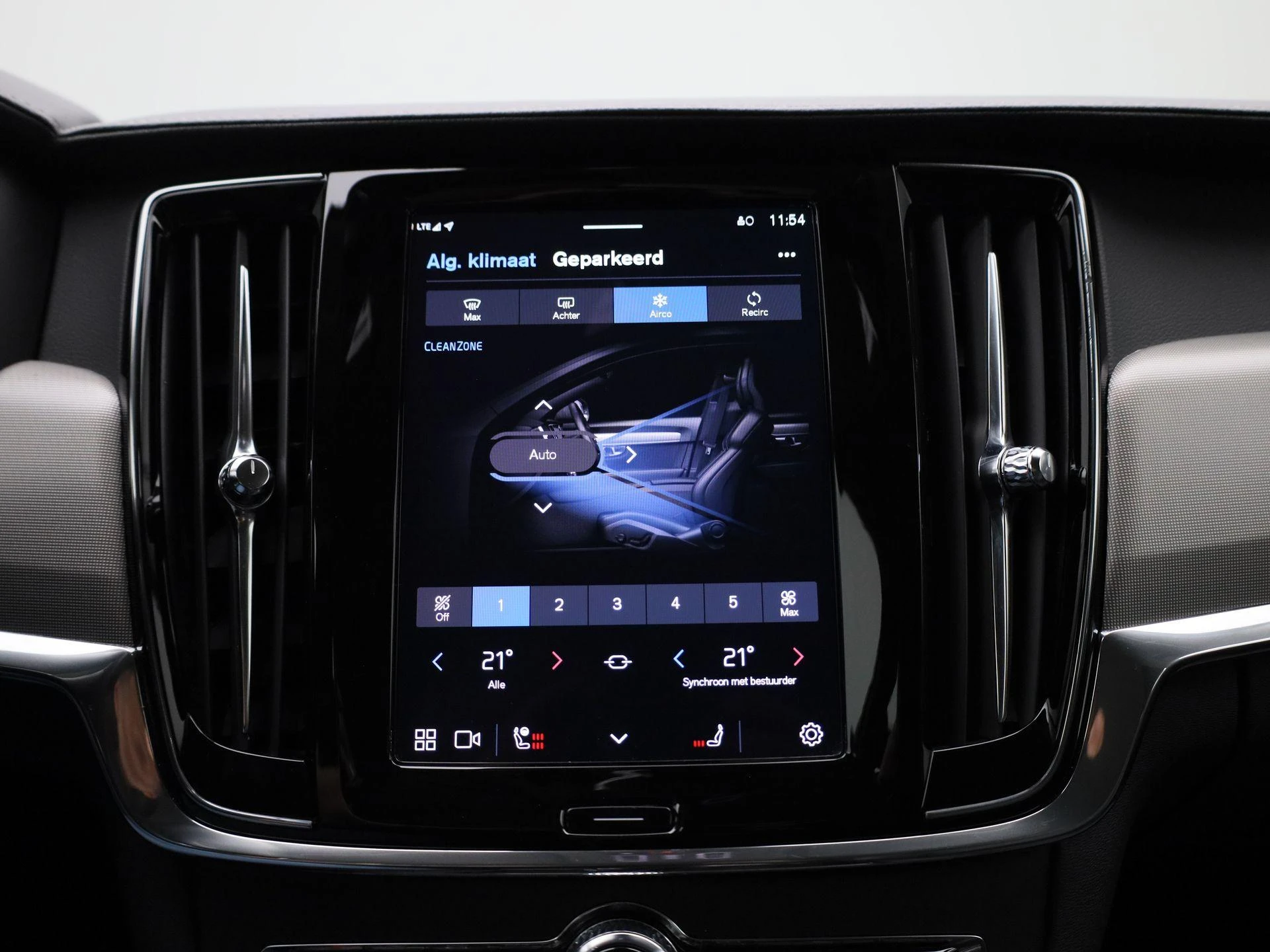 Volvo-V90-image-19