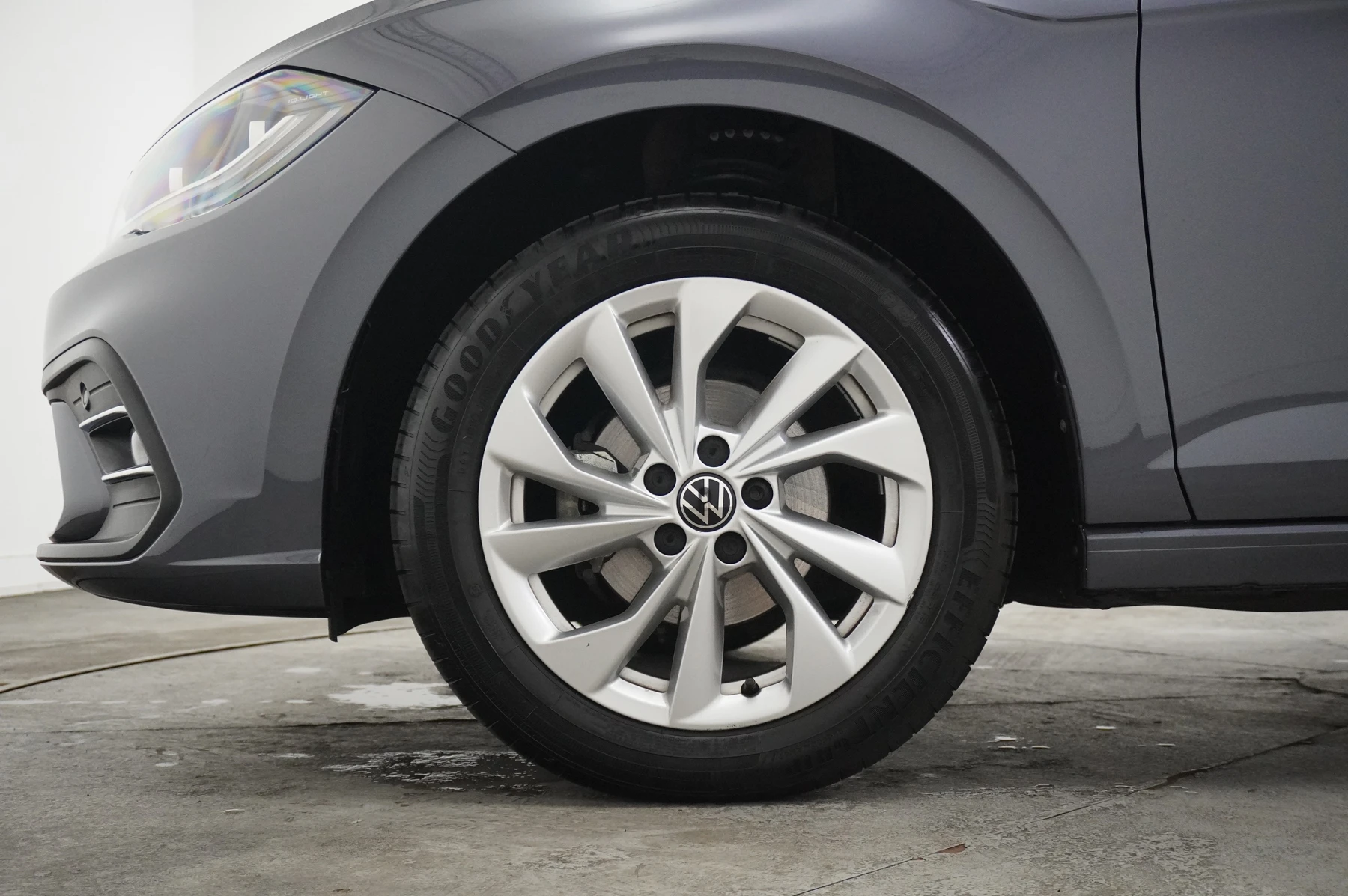 Volkswagen-Polo-image-4