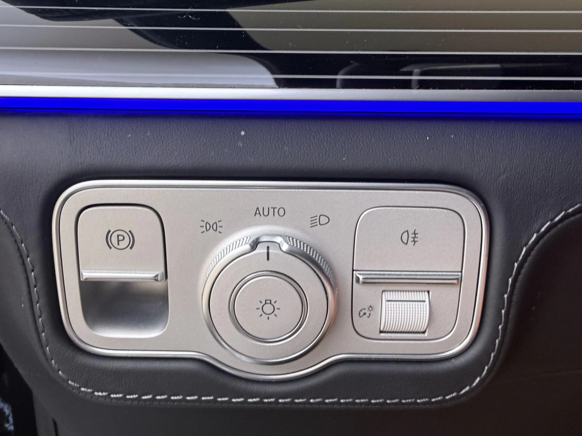 Mercedes-Benz-GLS-image-24