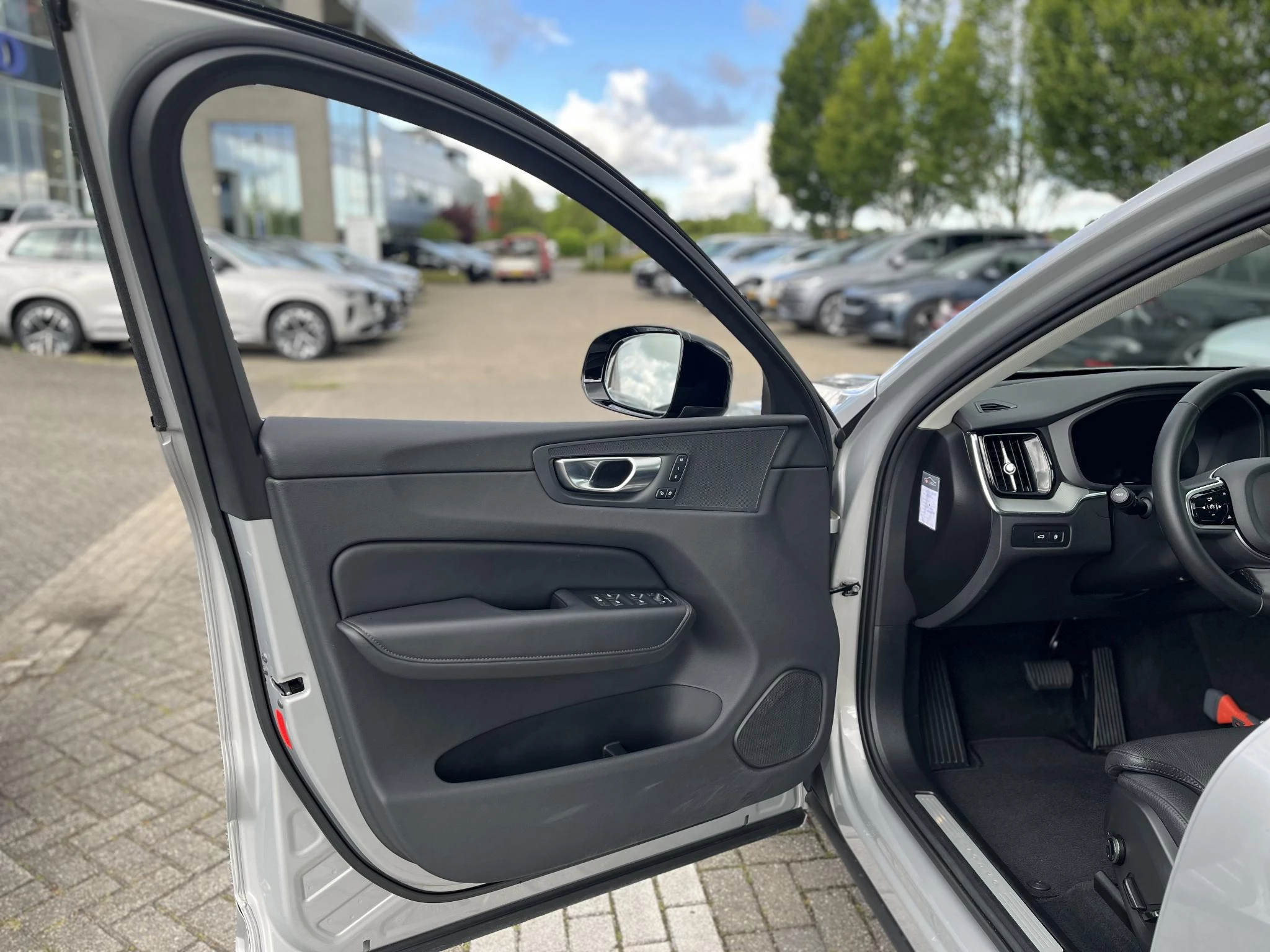 Volvo-XC60-image-4