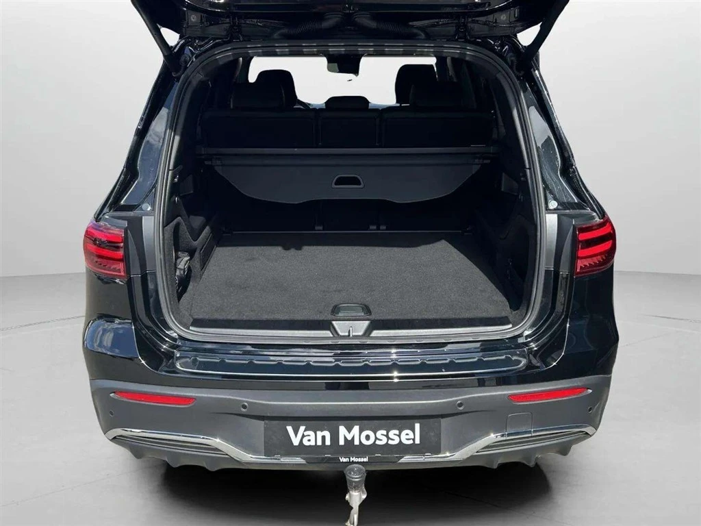 Mercedes-Benz-EQB-image-22