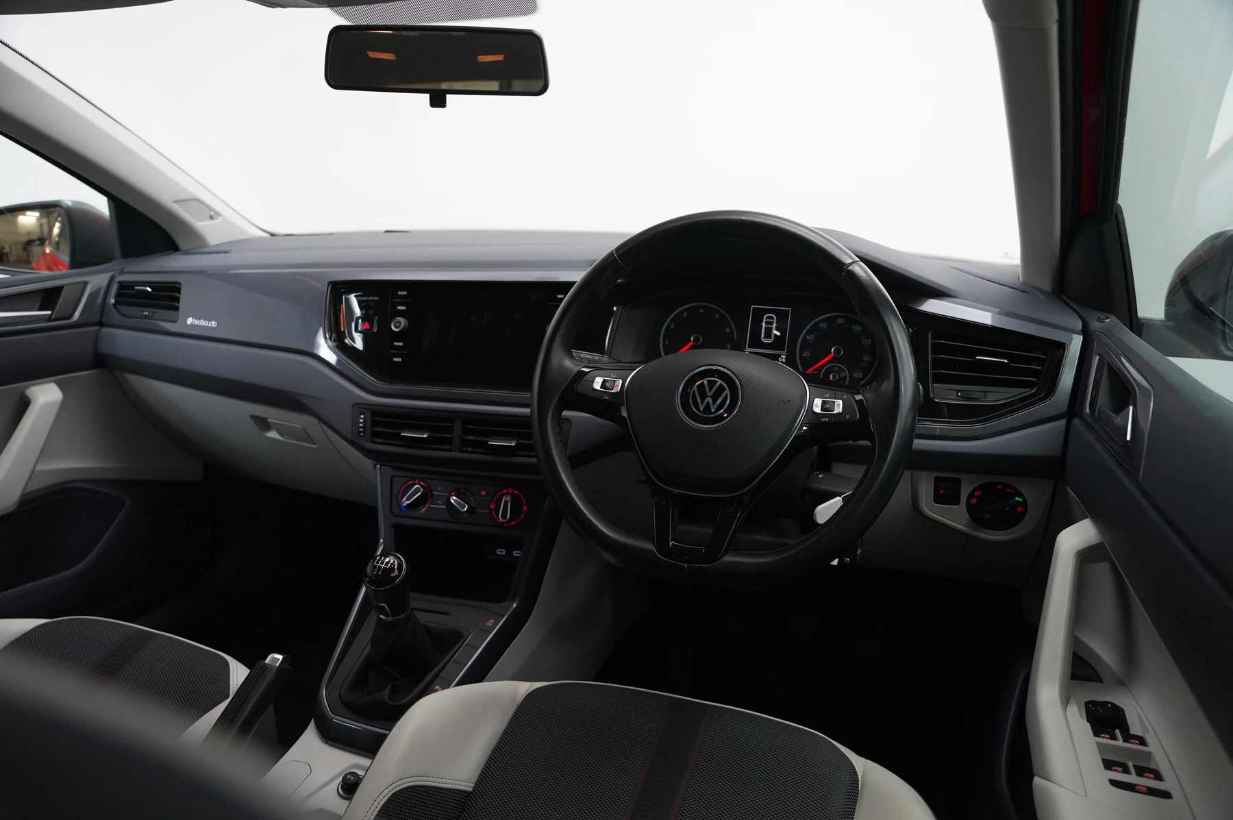 Volkswagen-Polo-image-8