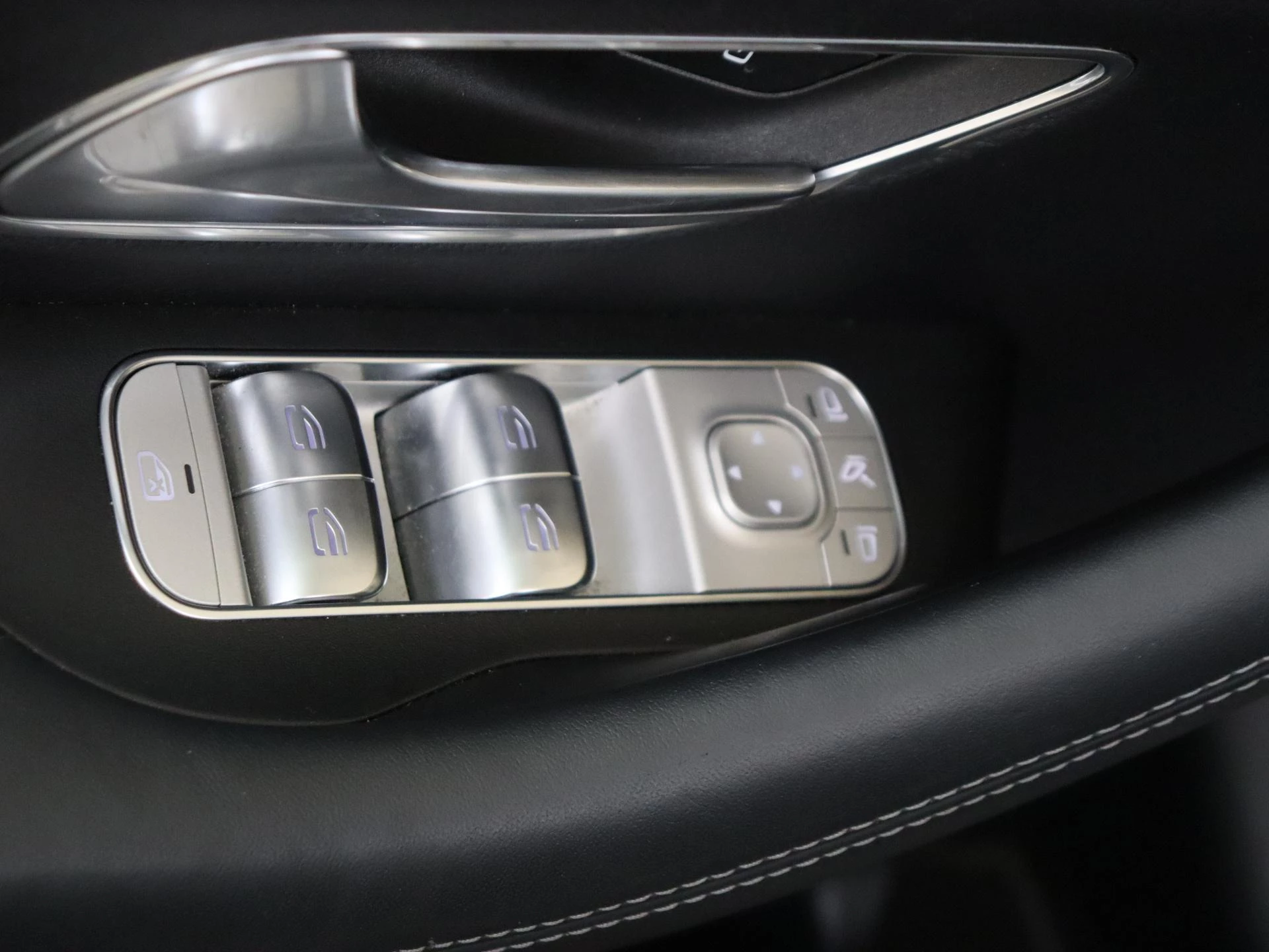 Mercedes-Benz-GLE-image-37