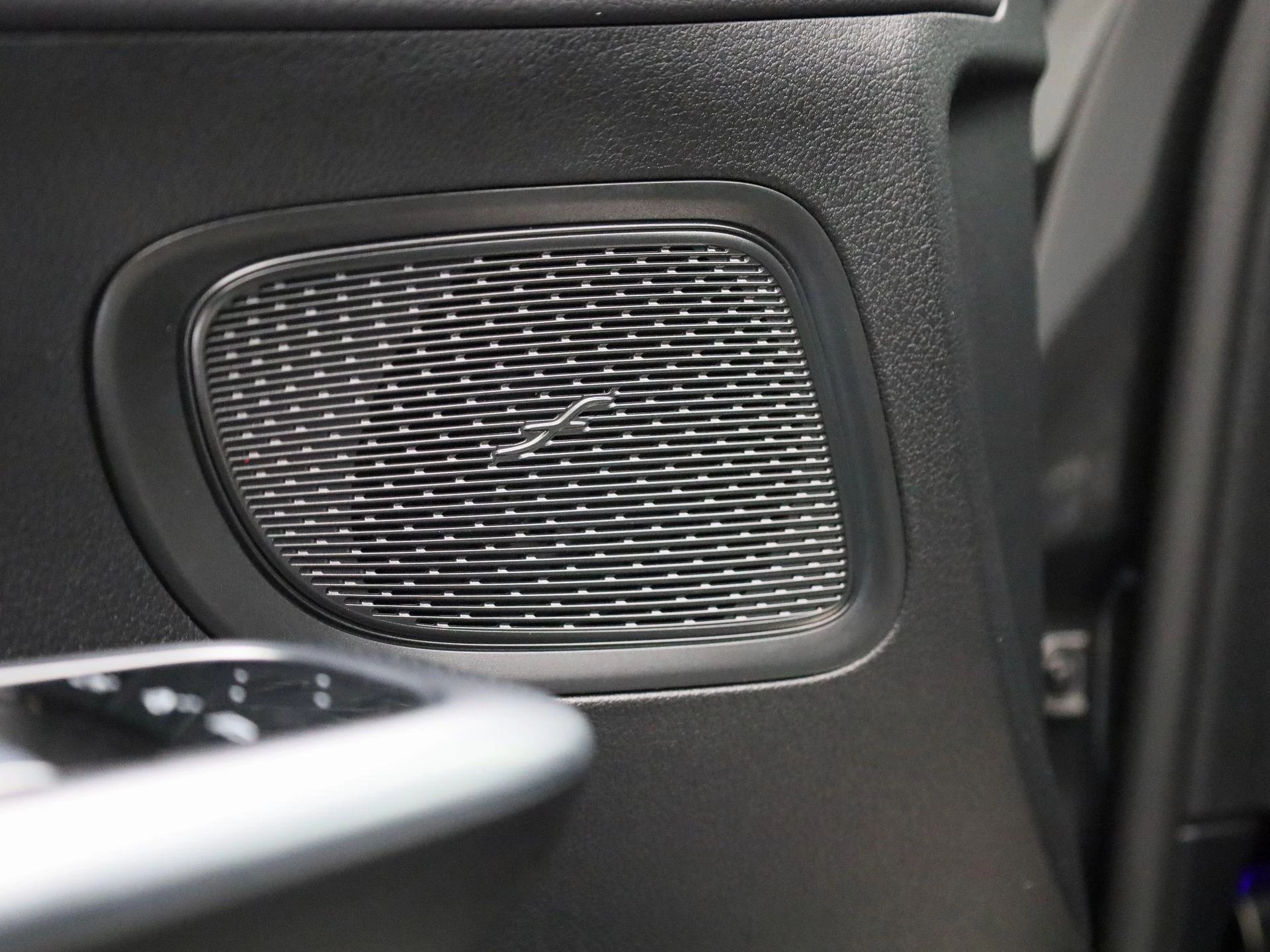 Mercedes-Benz-C-Klasse-image-46