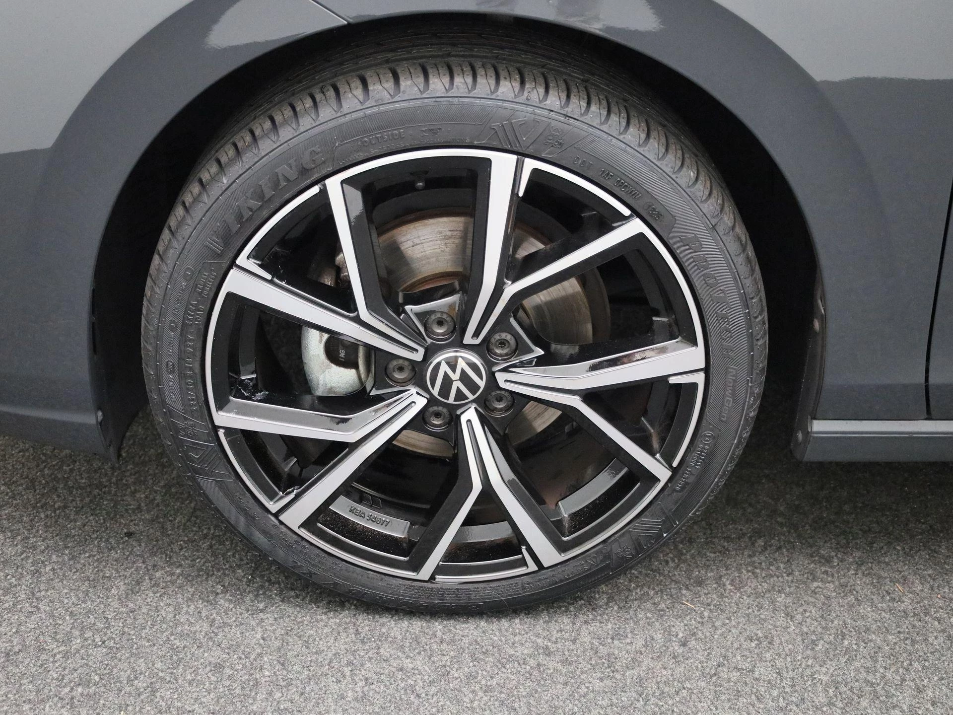 Volkswagen-Golf-image-13