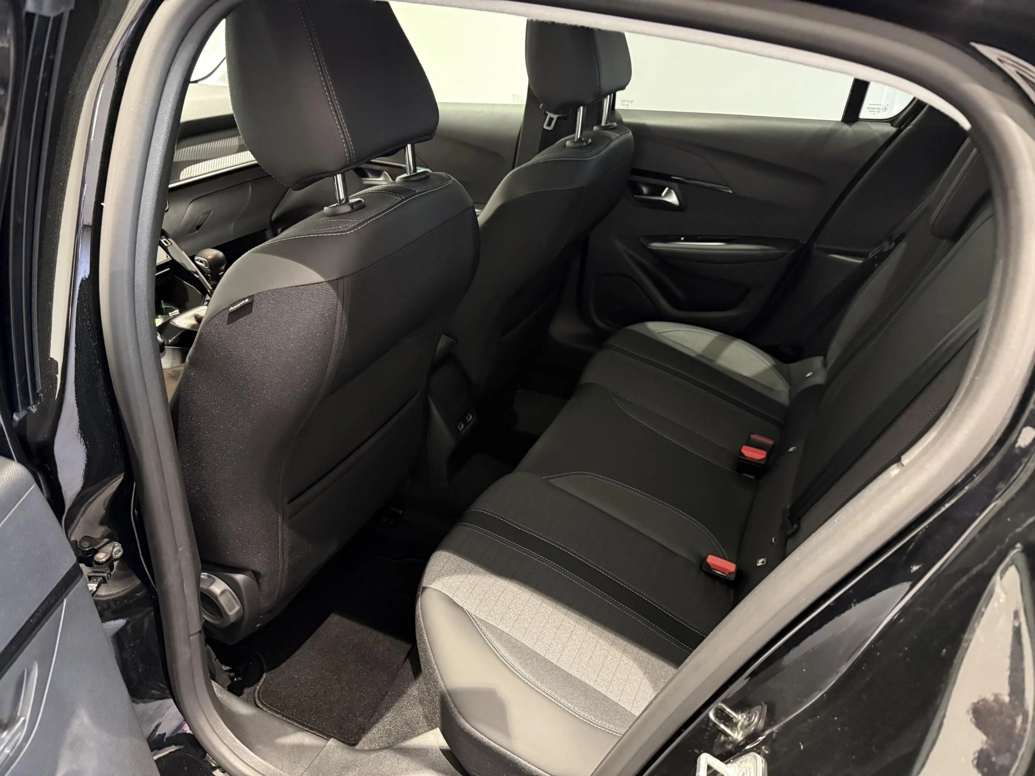 Peugeot-208-image-8