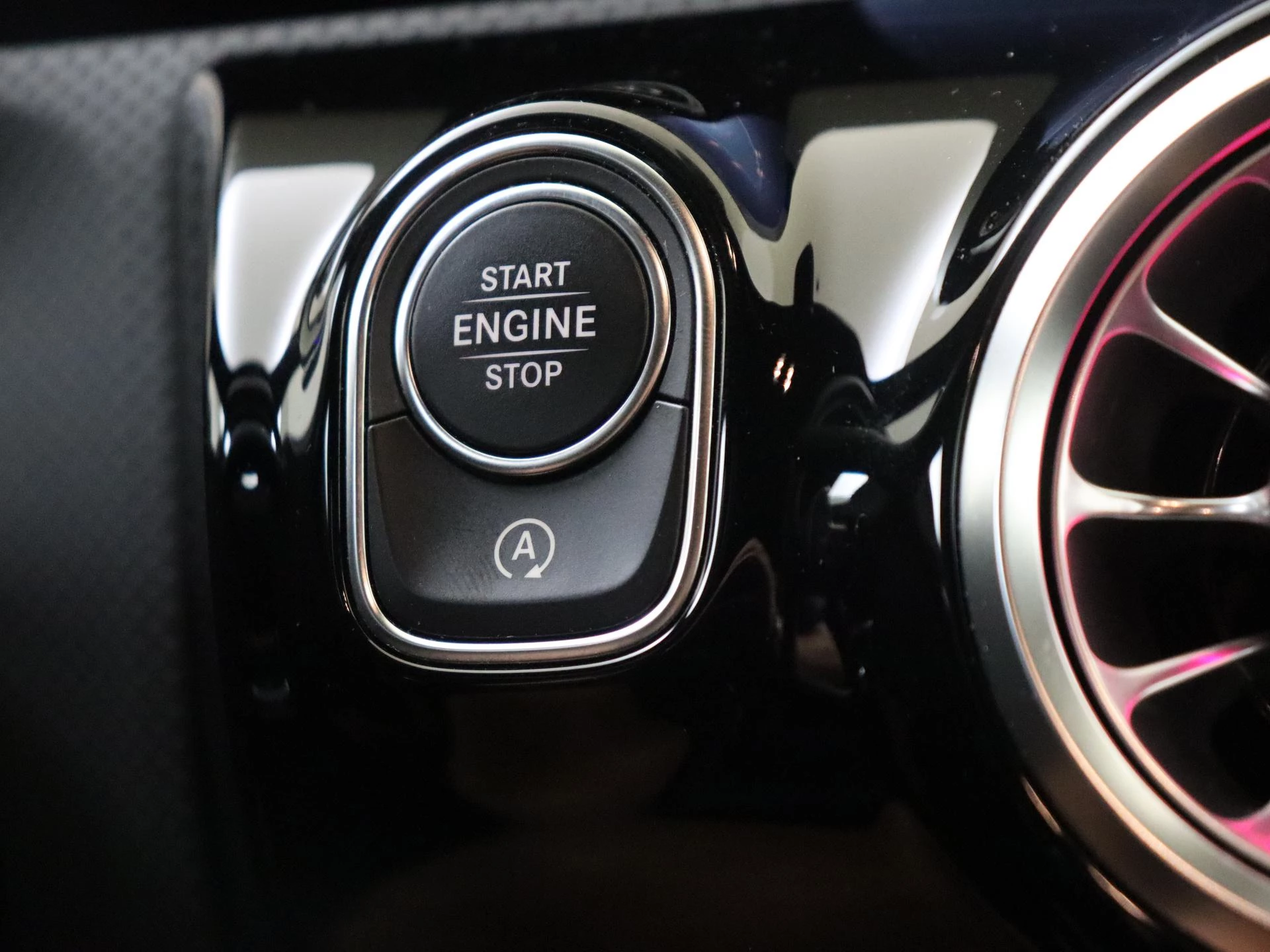 Mercedes-Benz-CLA-image-22