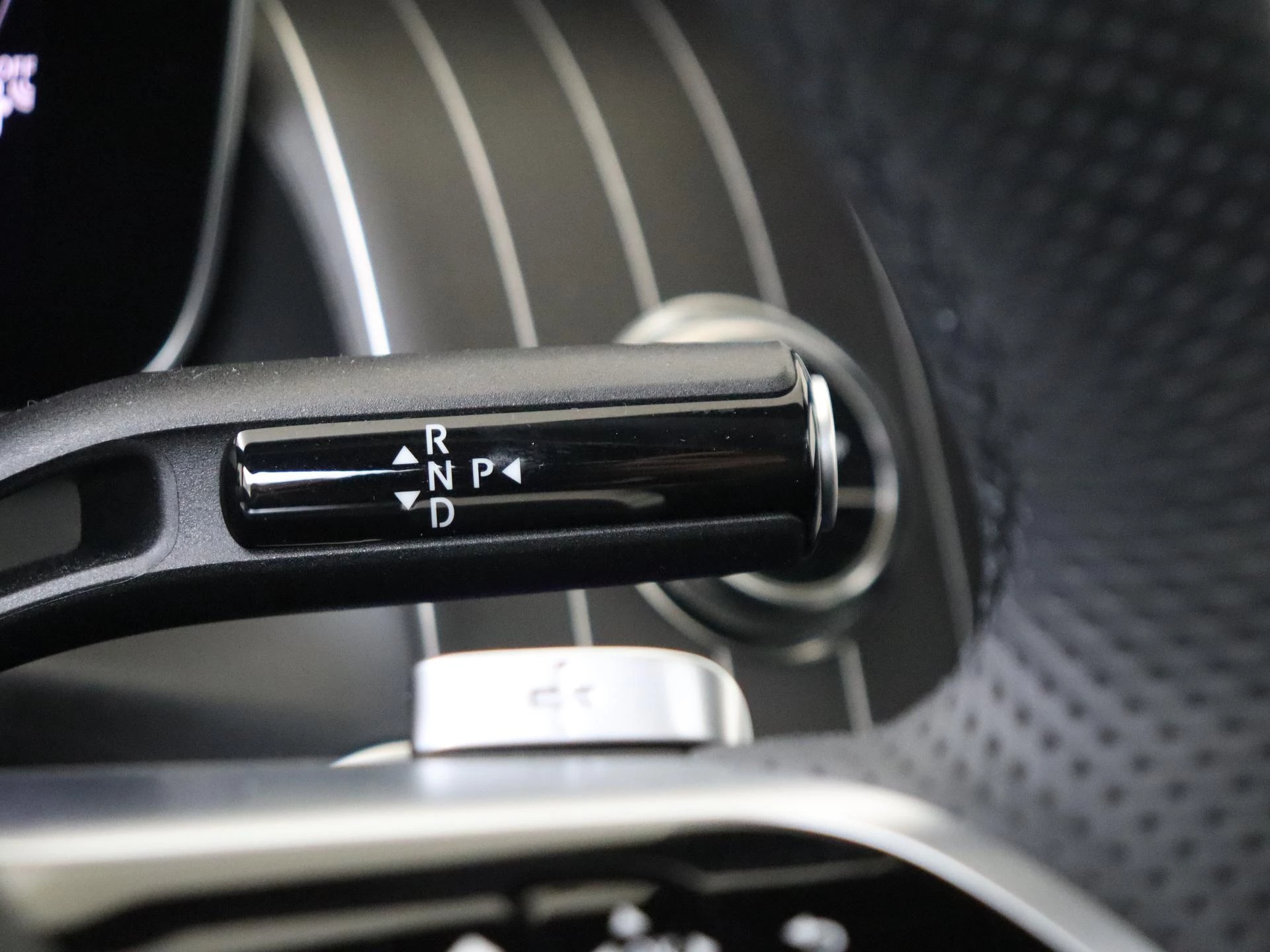 Mercedes-Benz-GLC-image-15