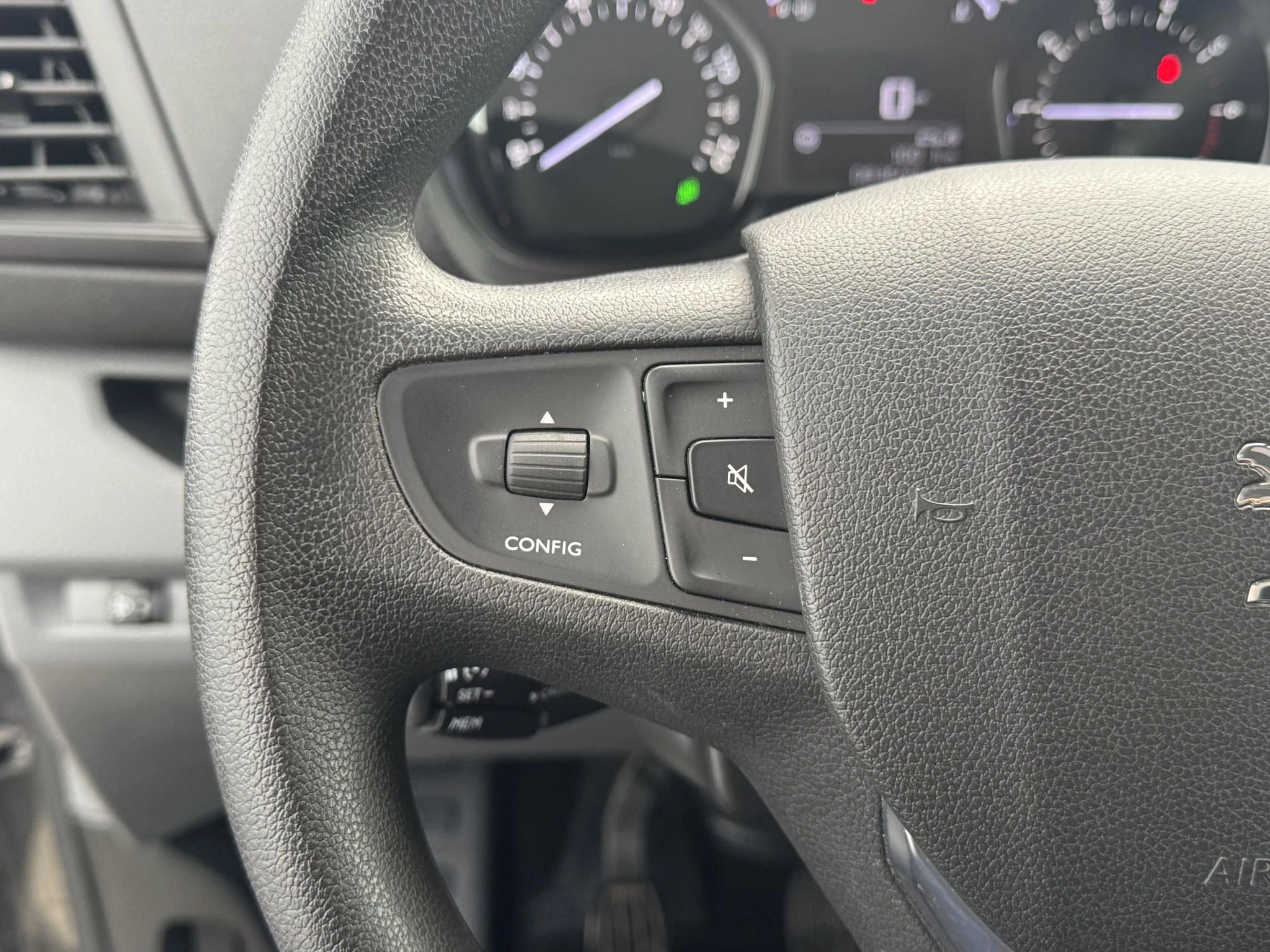 Peugeot-Expert-image-16