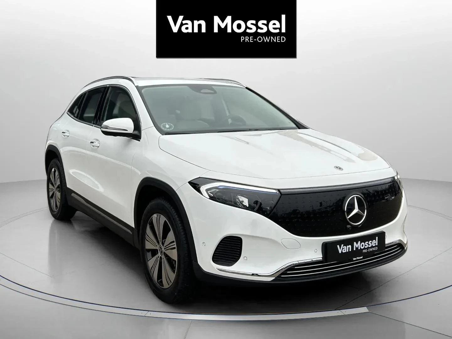 Mercedes-Benz-EQA-image-2