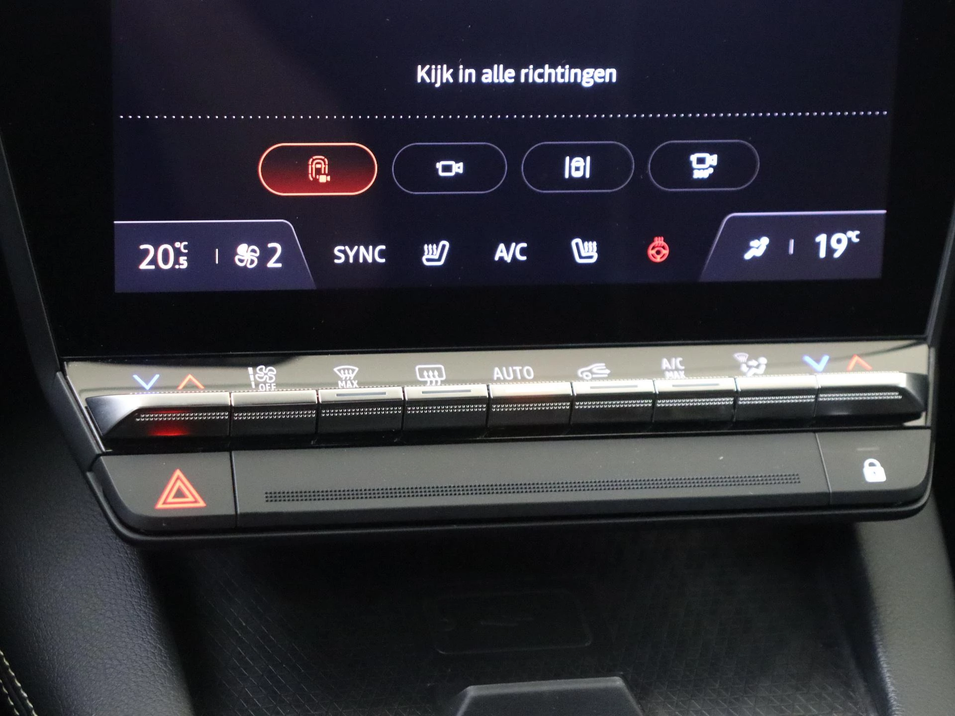 Renault-Megane E-Tech-image-18