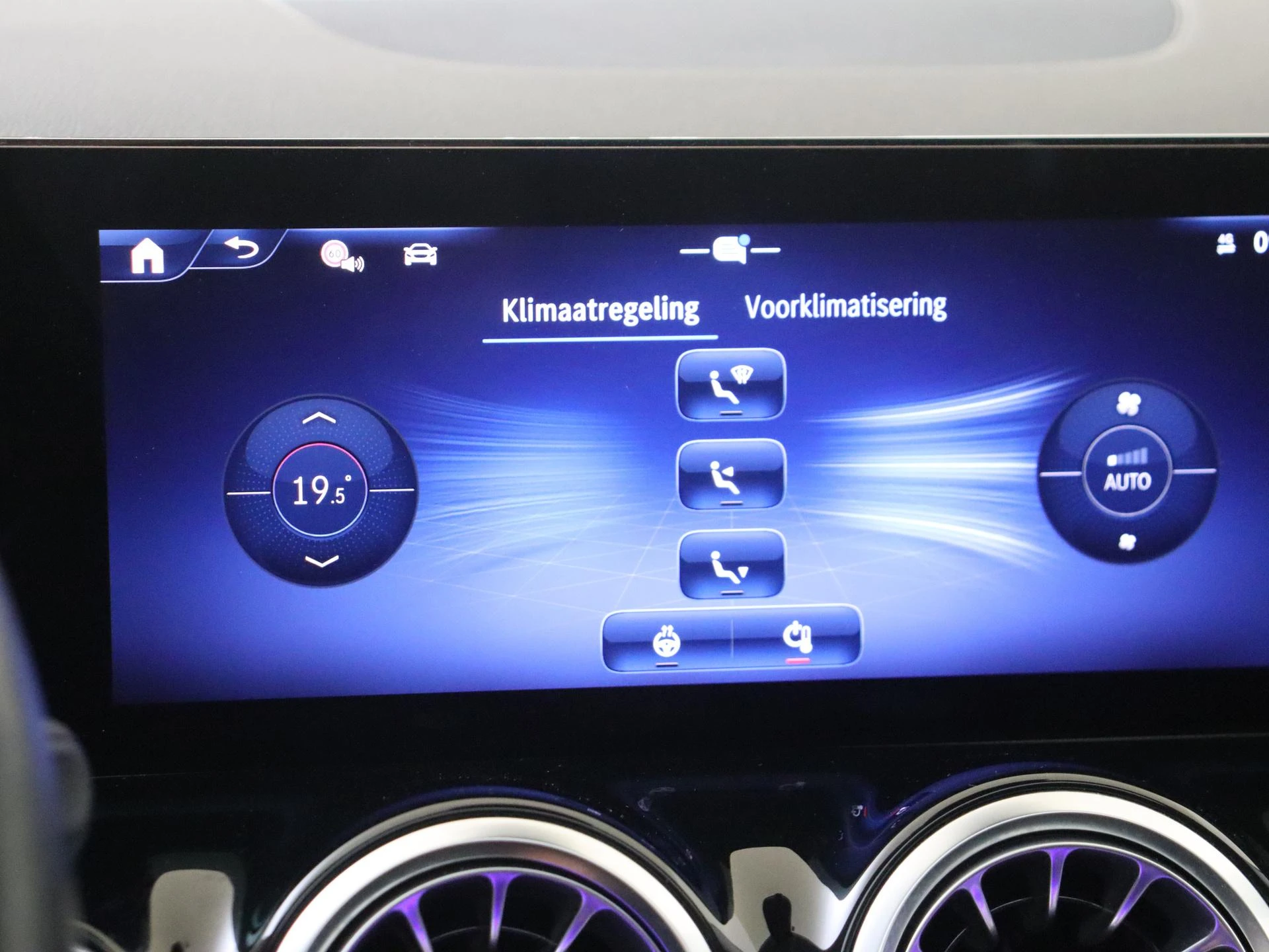 Mercedes-Benz-GLA-image-18