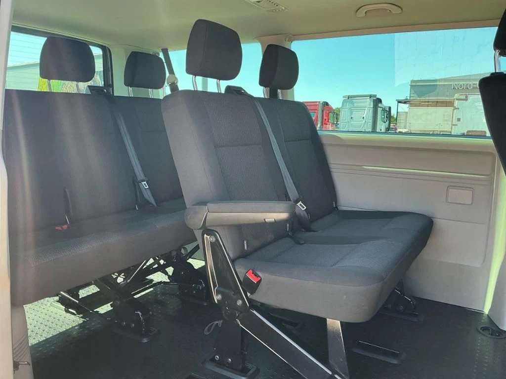 Volkswagen-Caravelle-image-15