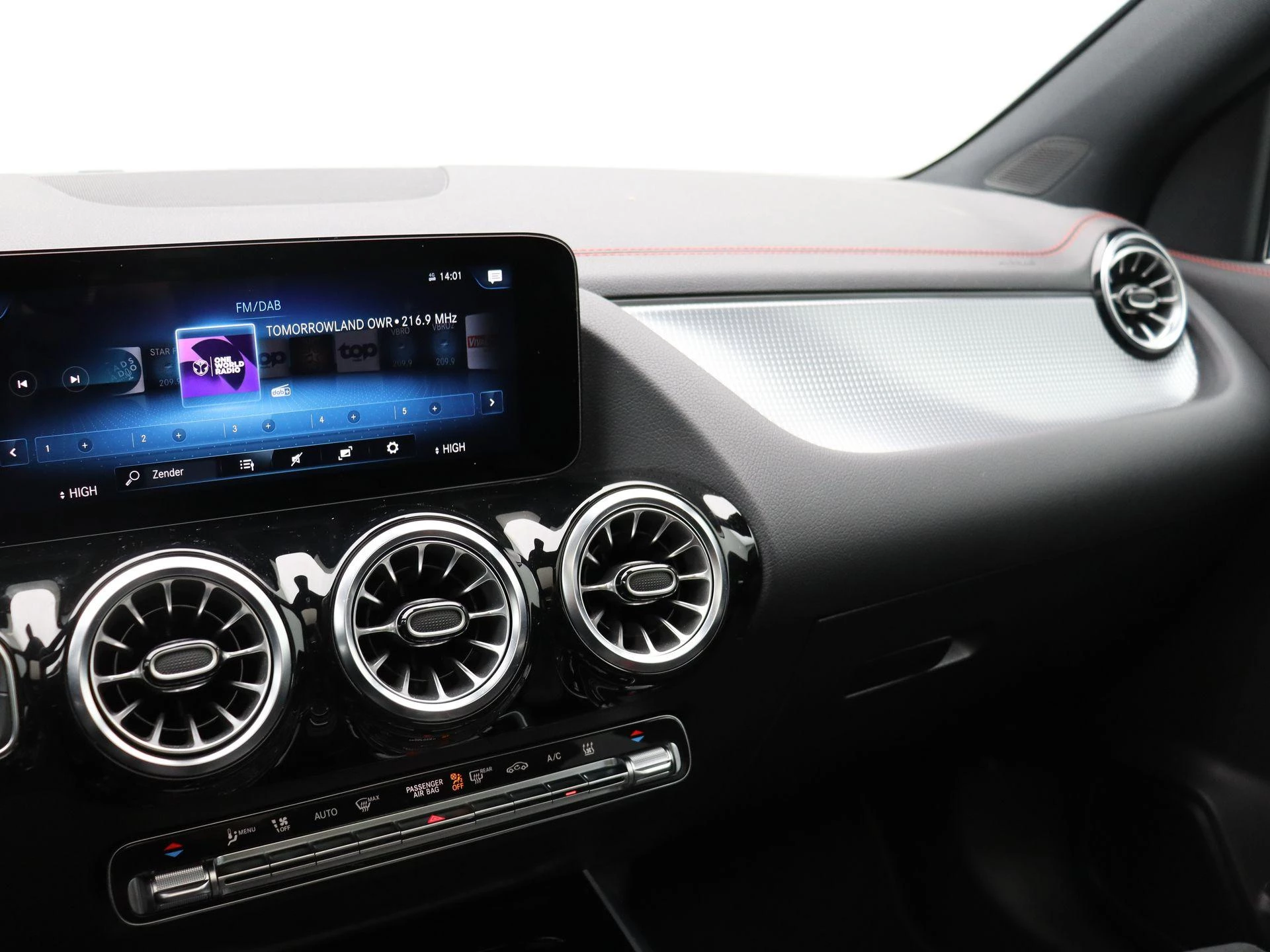 Mercedes-Benz EQA 250 AMG Line + PANORAMISCH DAK + NIGHTPAKKET +