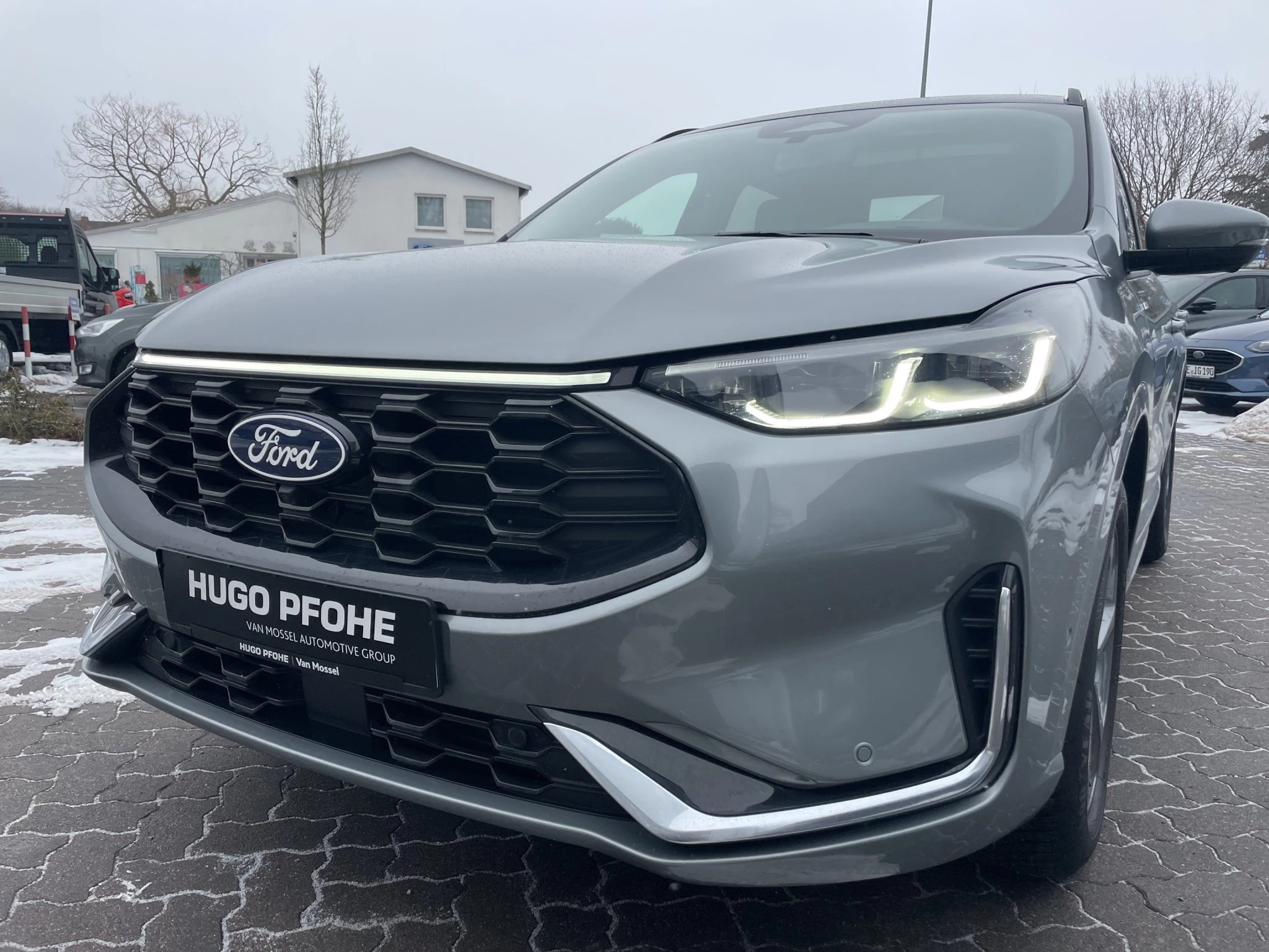 Ford Kuga ST-Line X Aut.*PANO*AHK*360GRAD*LED-MATRIX*NAVI*GRA*WINTER-PKT.