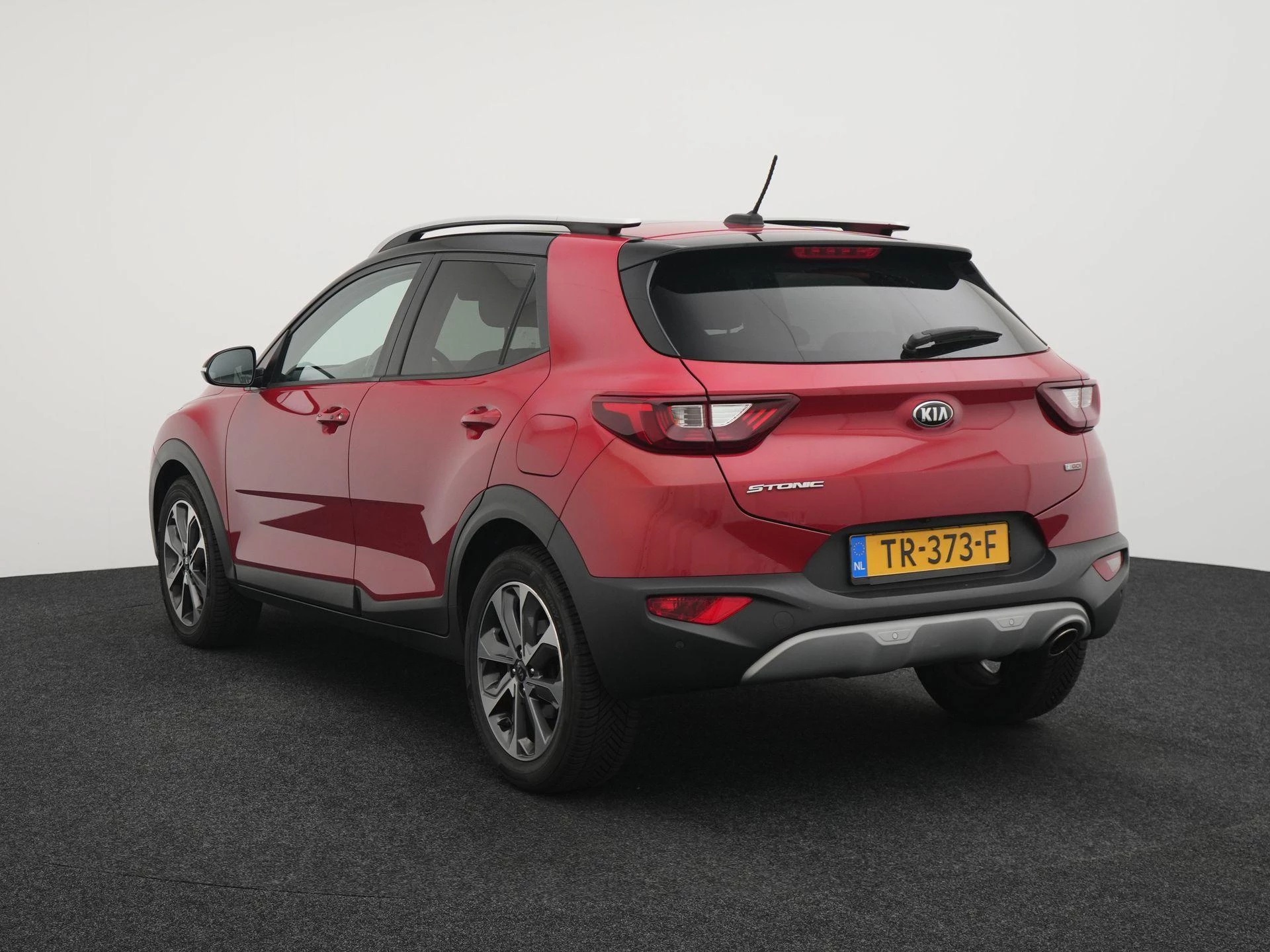 Kia-Stonic-image-1