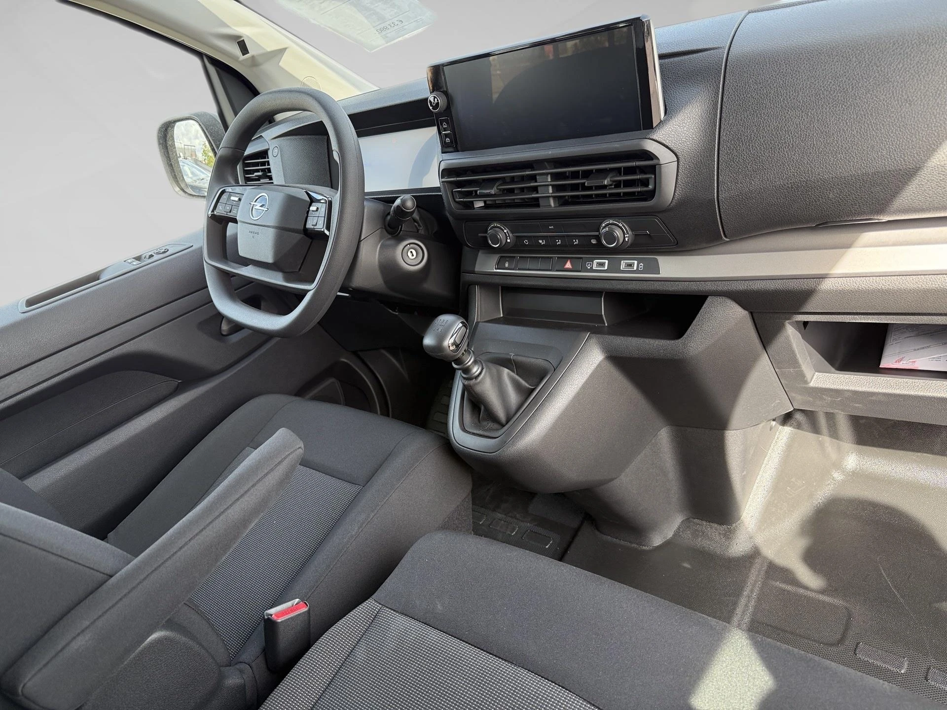 Opel-Vivaro-image-4