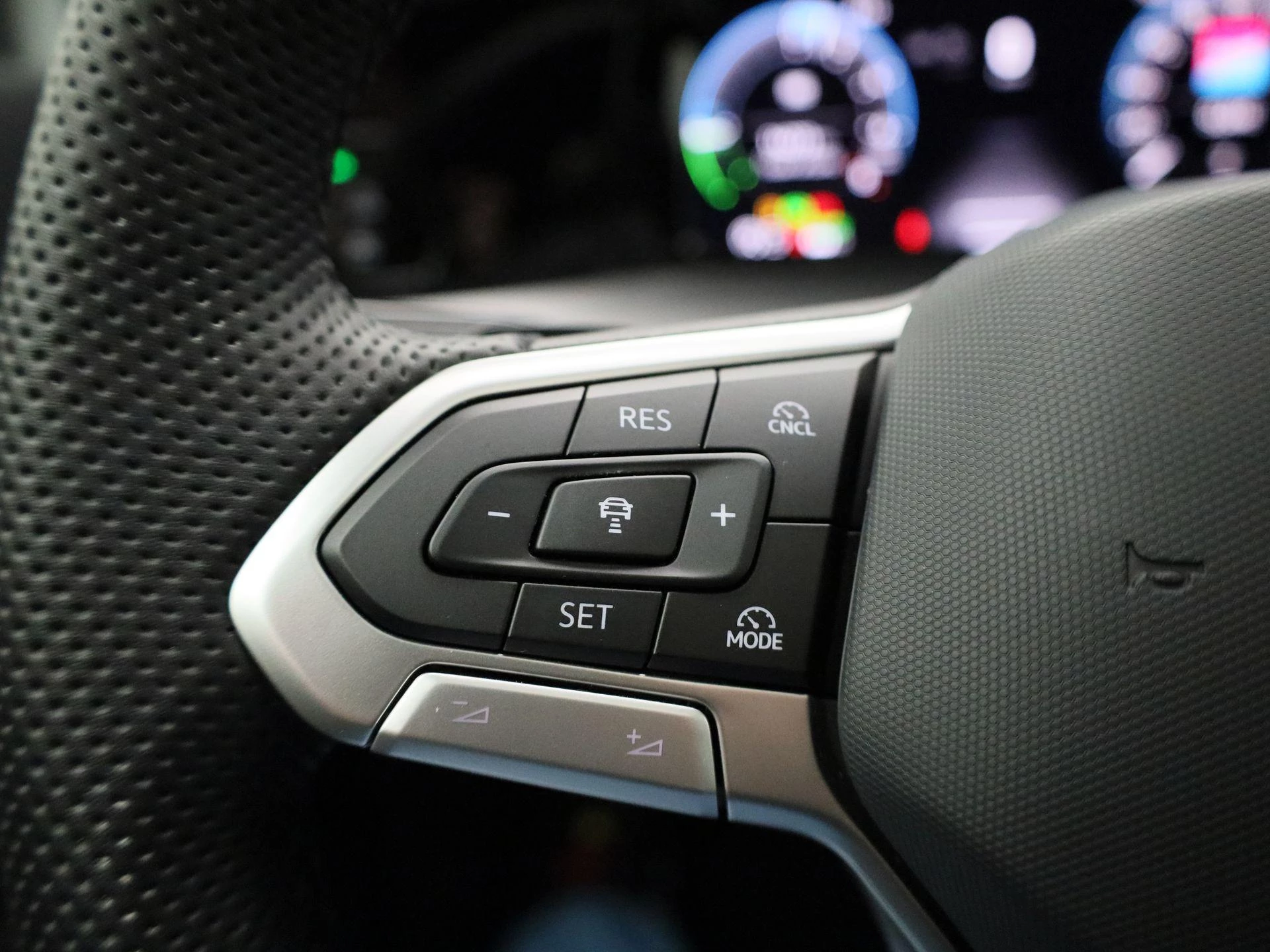 Volkswagen-Golf-image-21