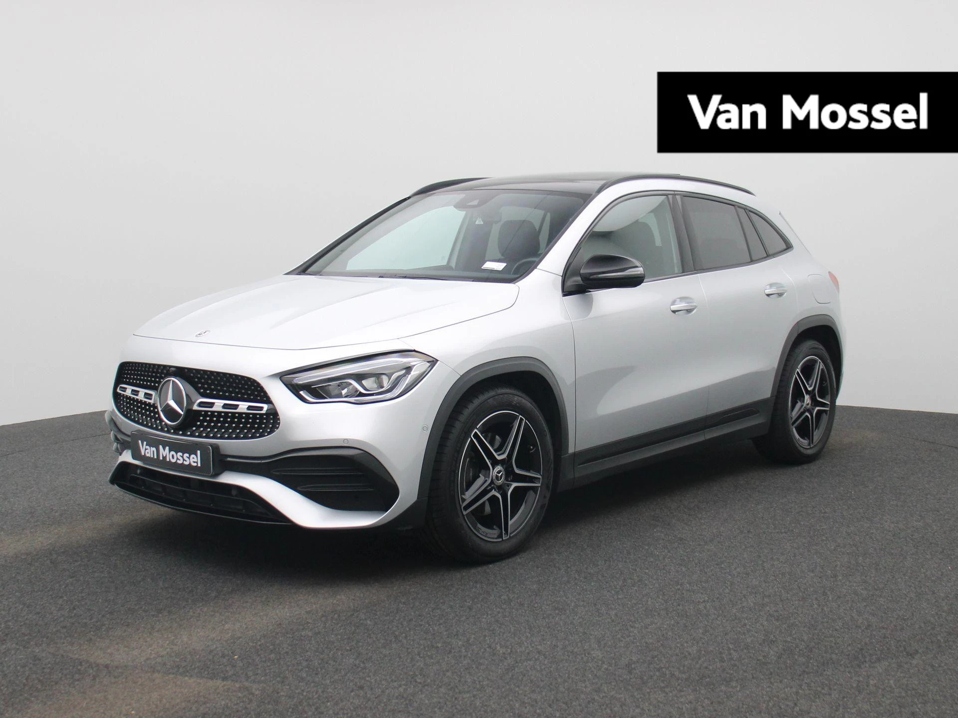 Mercedes-Benz-GLA-image-0