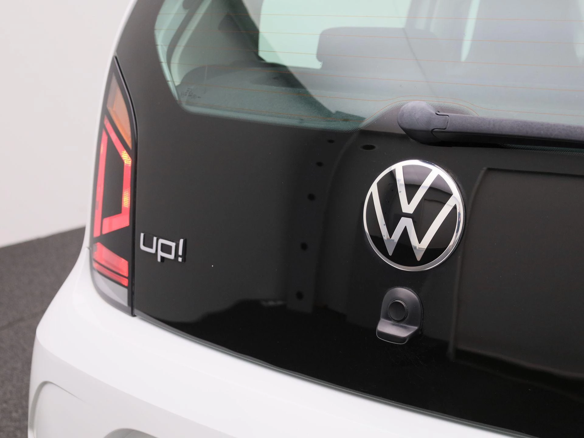 Volkswagen-up!-image-27