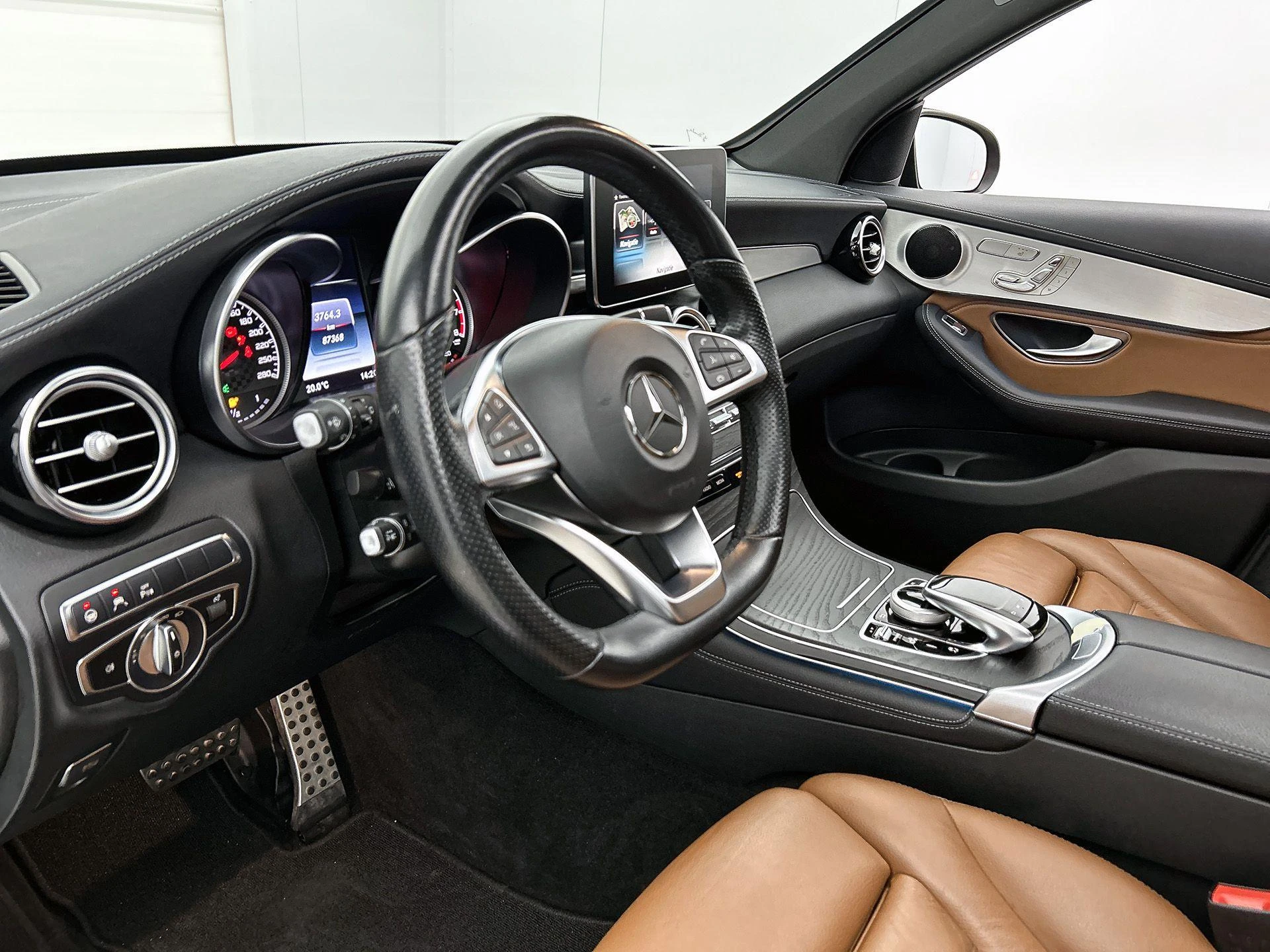 Mercedes-Benz-GLC-image-20