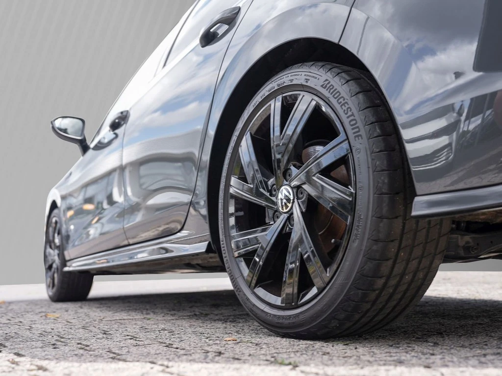 Volkswagen-Golf-image-4