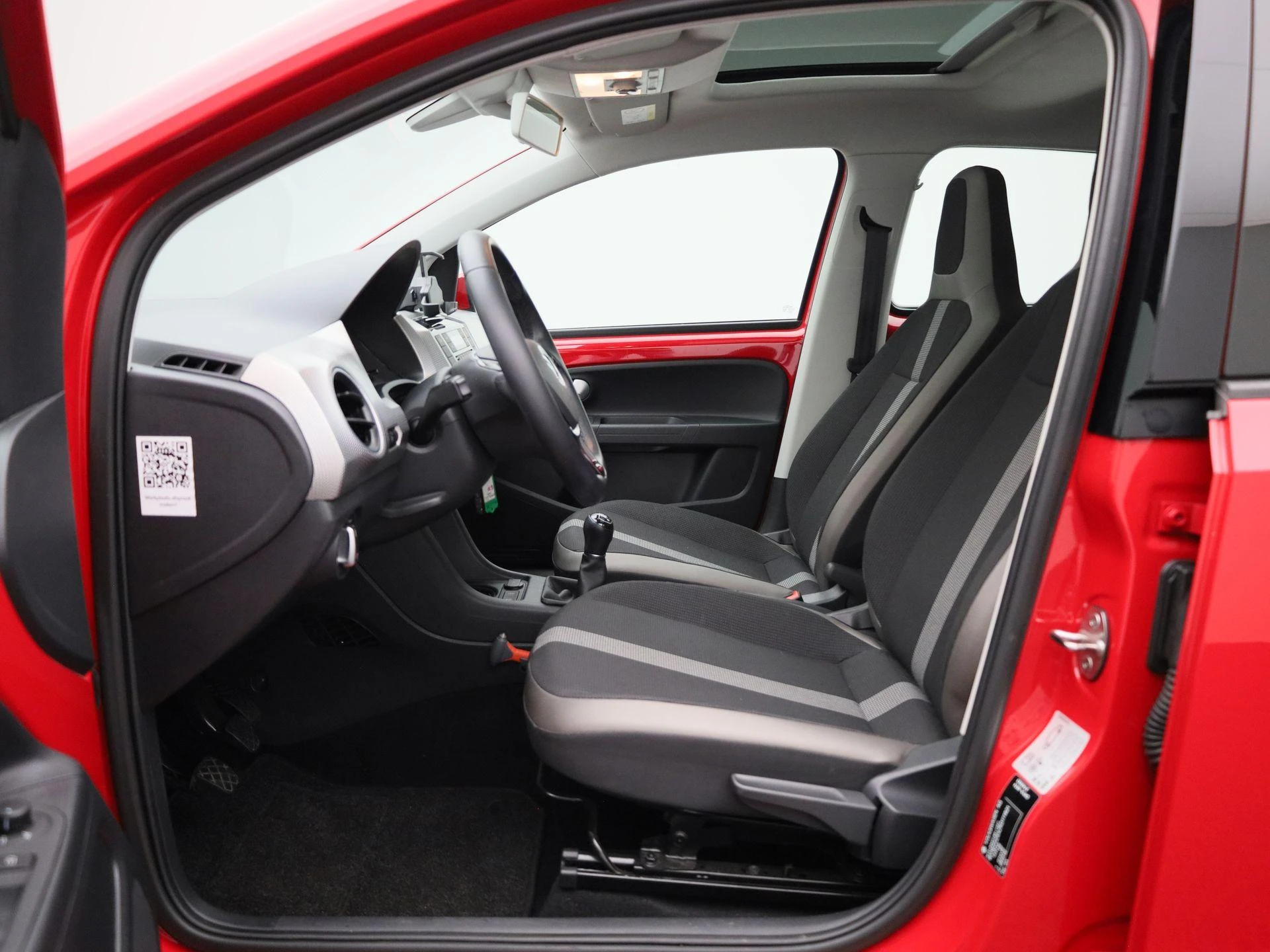 Volkswagen-up!-image-10