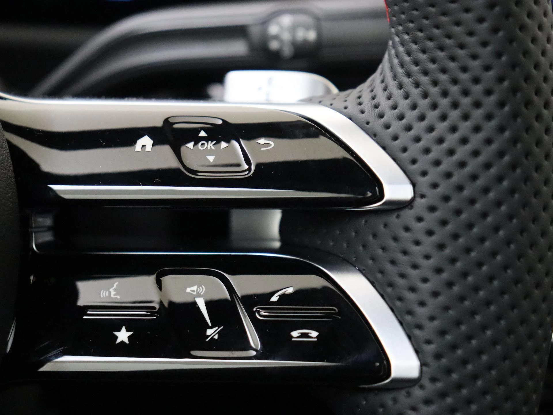 Mercedes-Benz-CLA-image-13