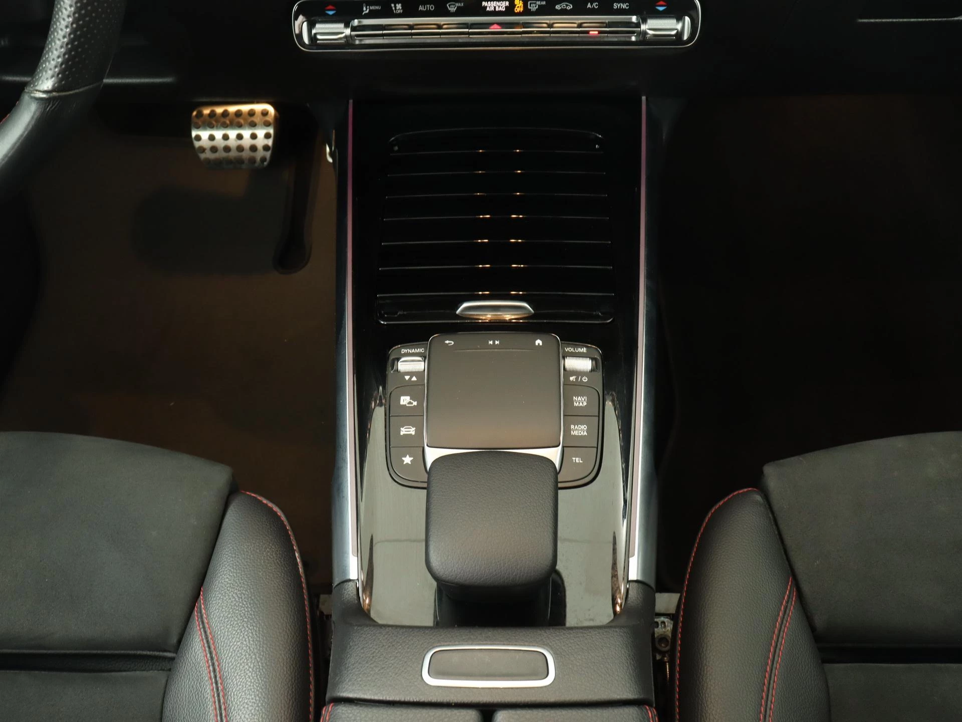 Mercedes-Benz-GLB-image-14