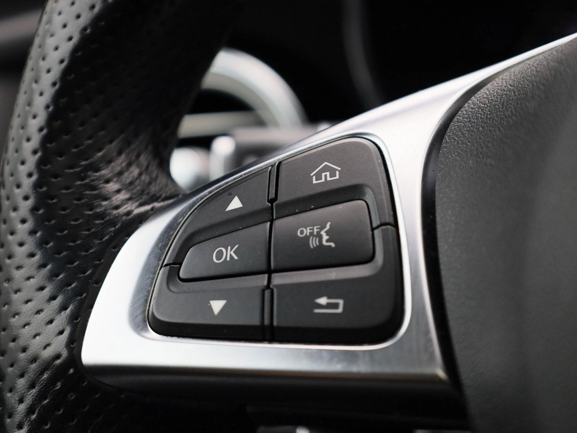 Mercedes-Benz-GLC-image-19