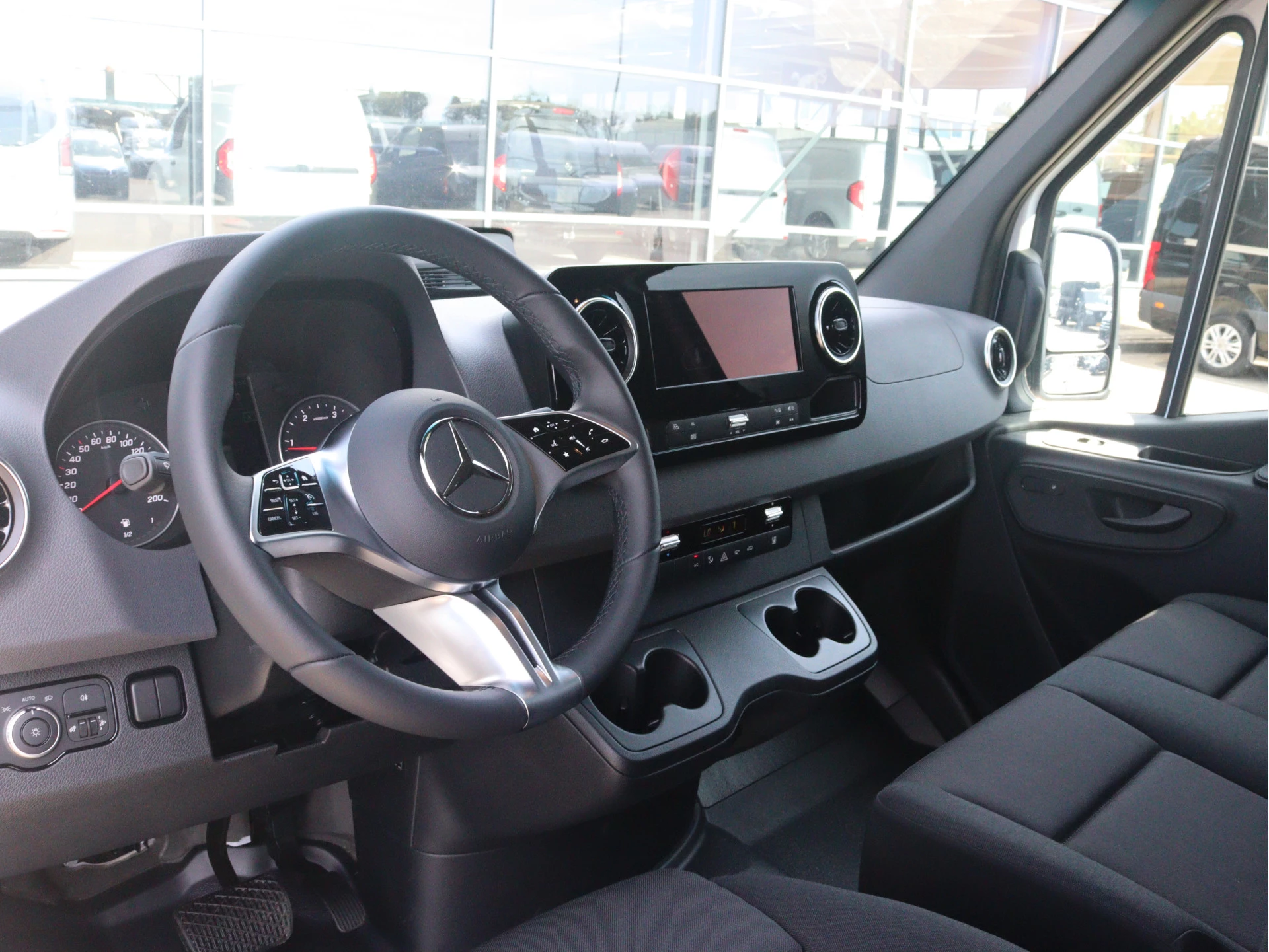 Mercedes-Benz-Sprinter-image-3