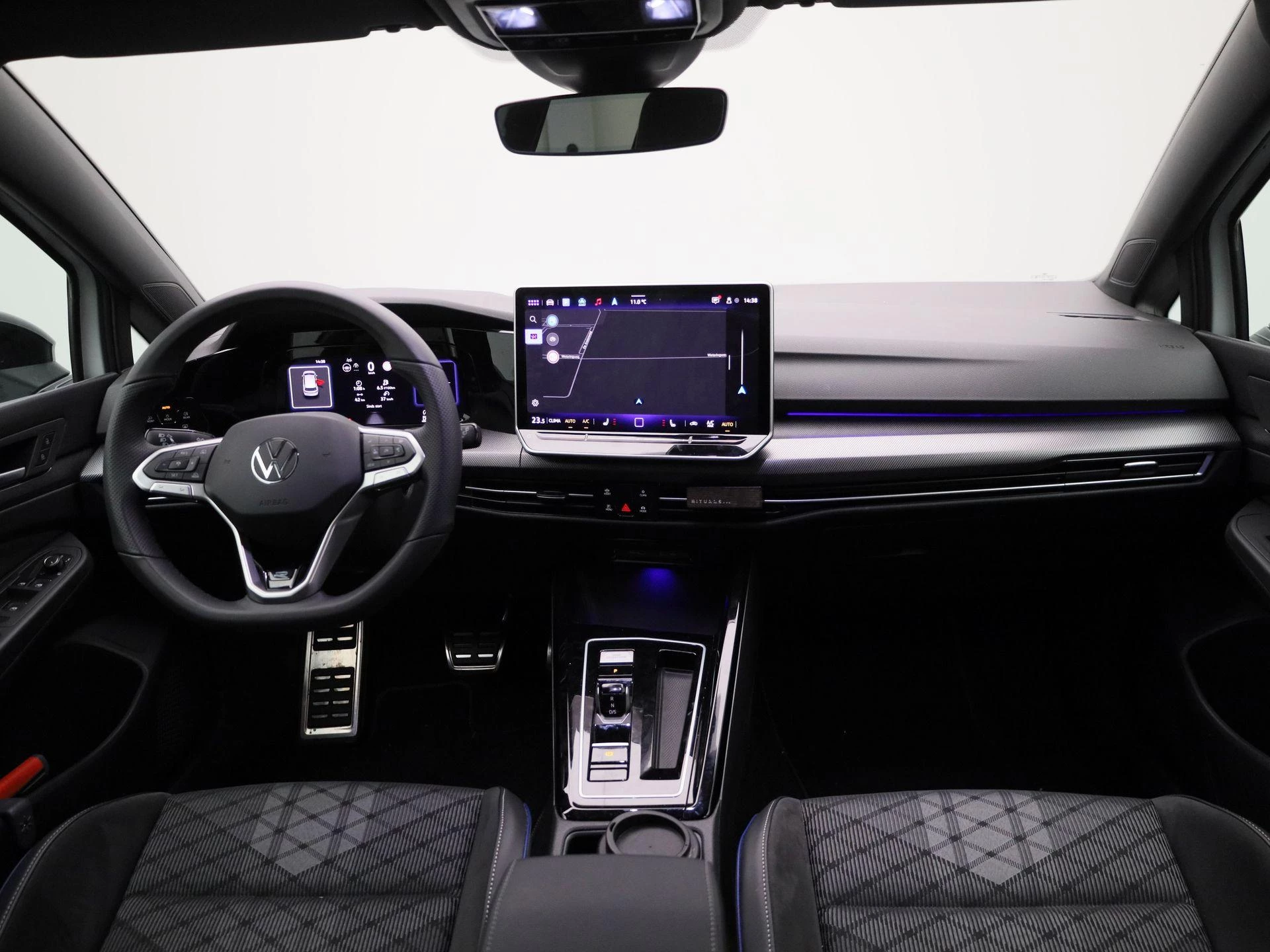 Volkswagen-Golf-image-33