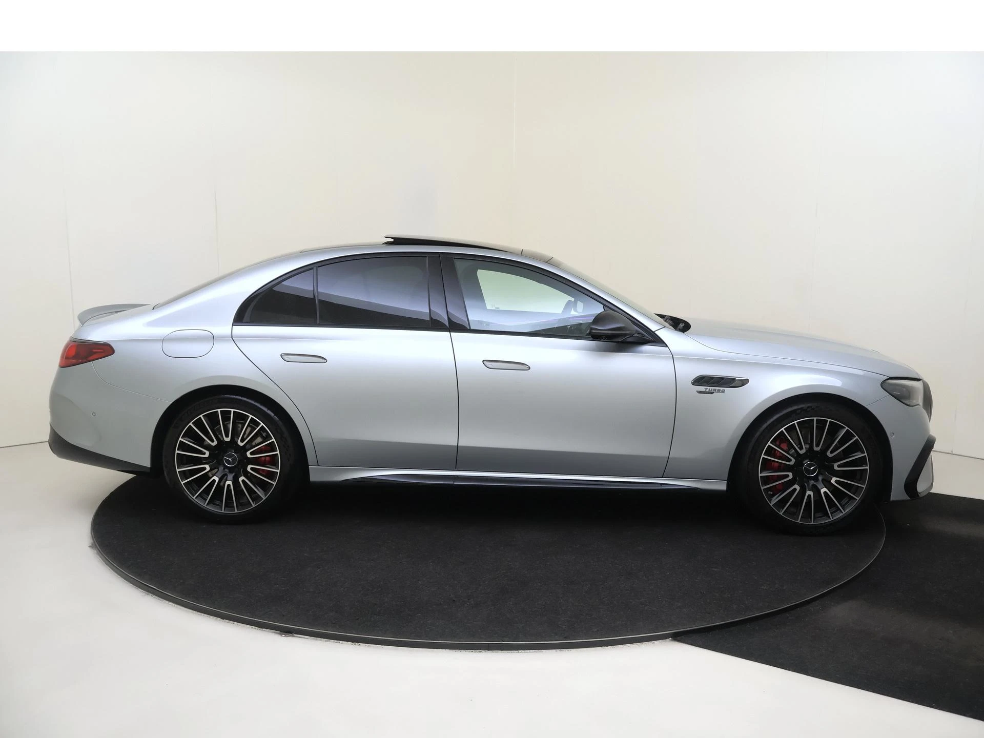 Mercedes-Benz-E-Klasse-image-8