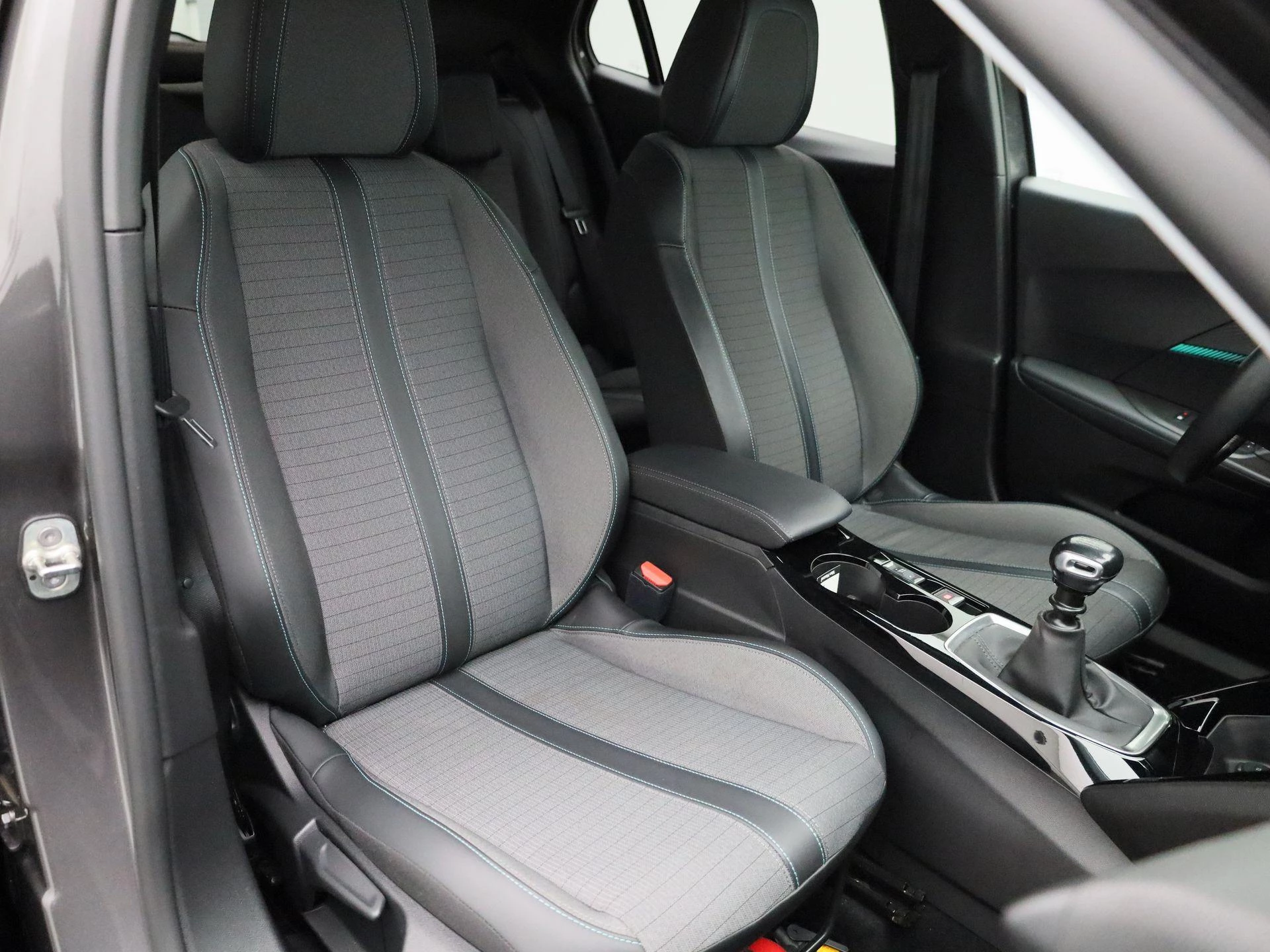 Peugeot 2008 1.5 BlueHDi S&S Allure Pack LED | Carplay | Camera
