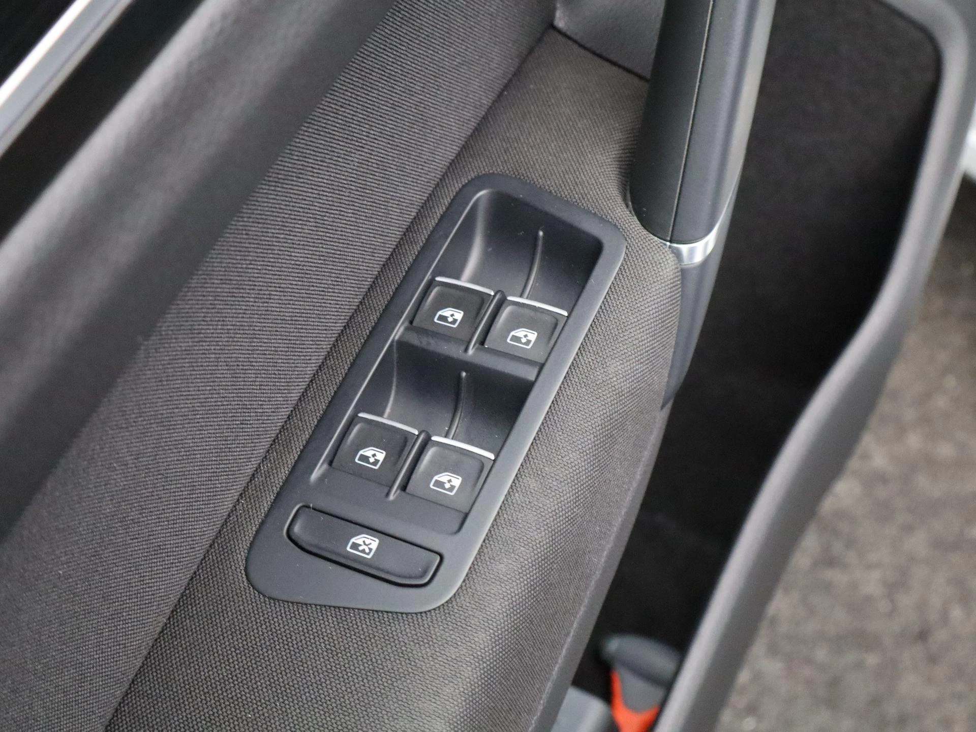 Volkswagen-Golf Sportsvan-image-24