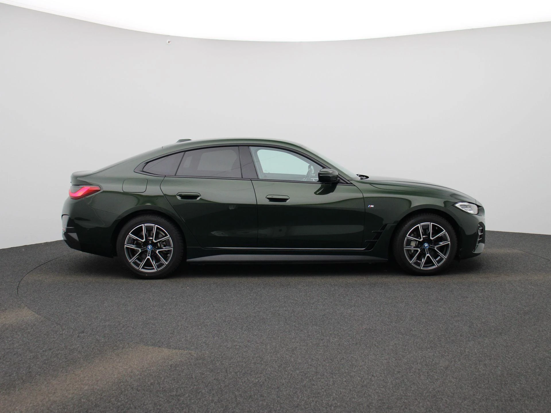 BMW-i4-image-5