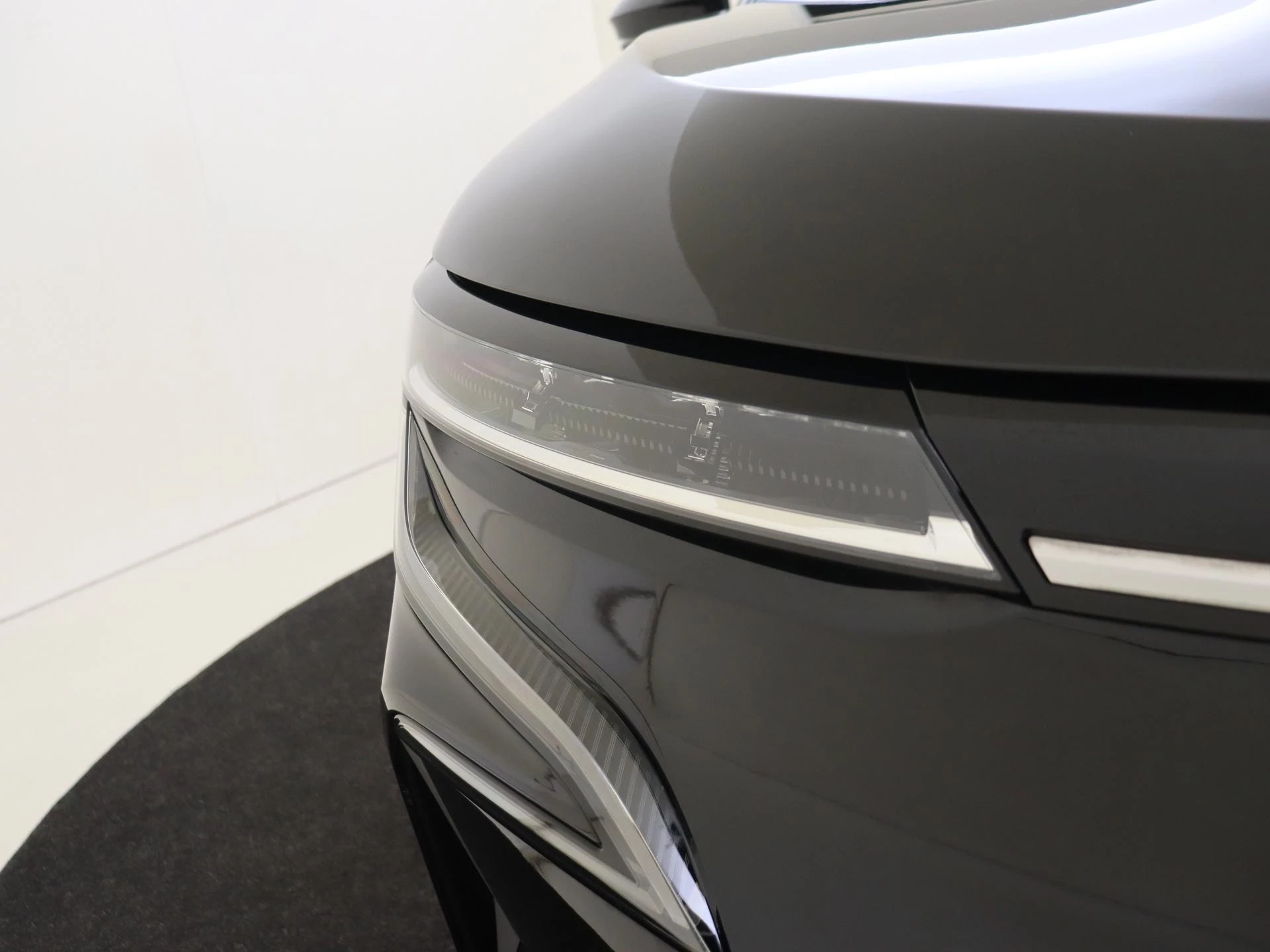 Renault-Megane E-Tech-image-11