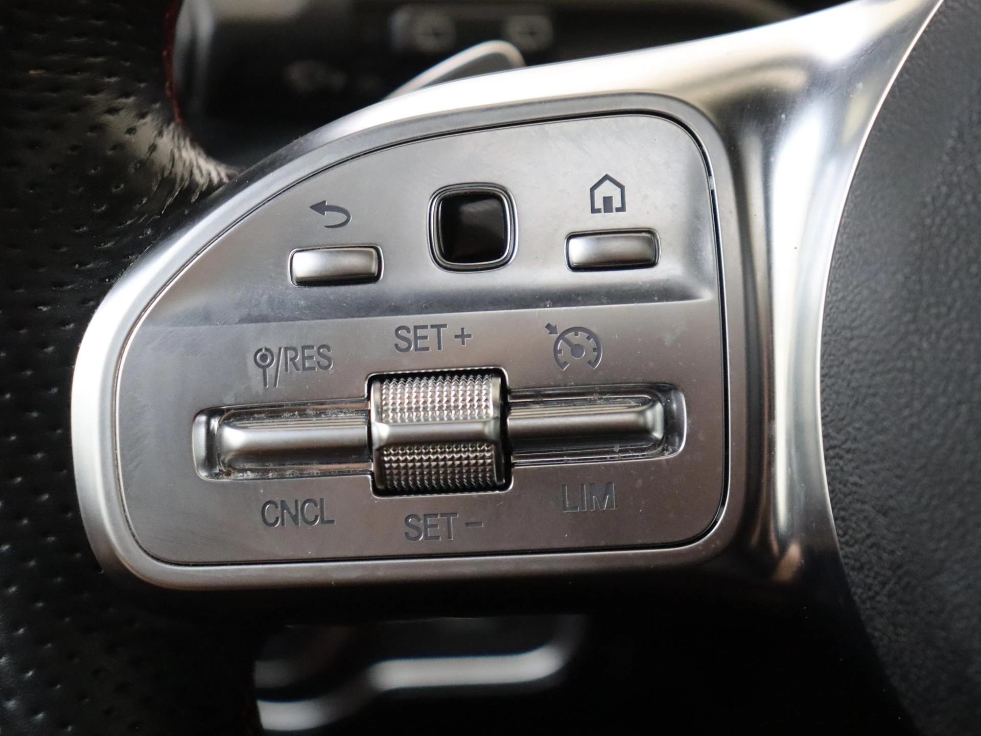 Mercedes-Benz-A-Klasse-image-12