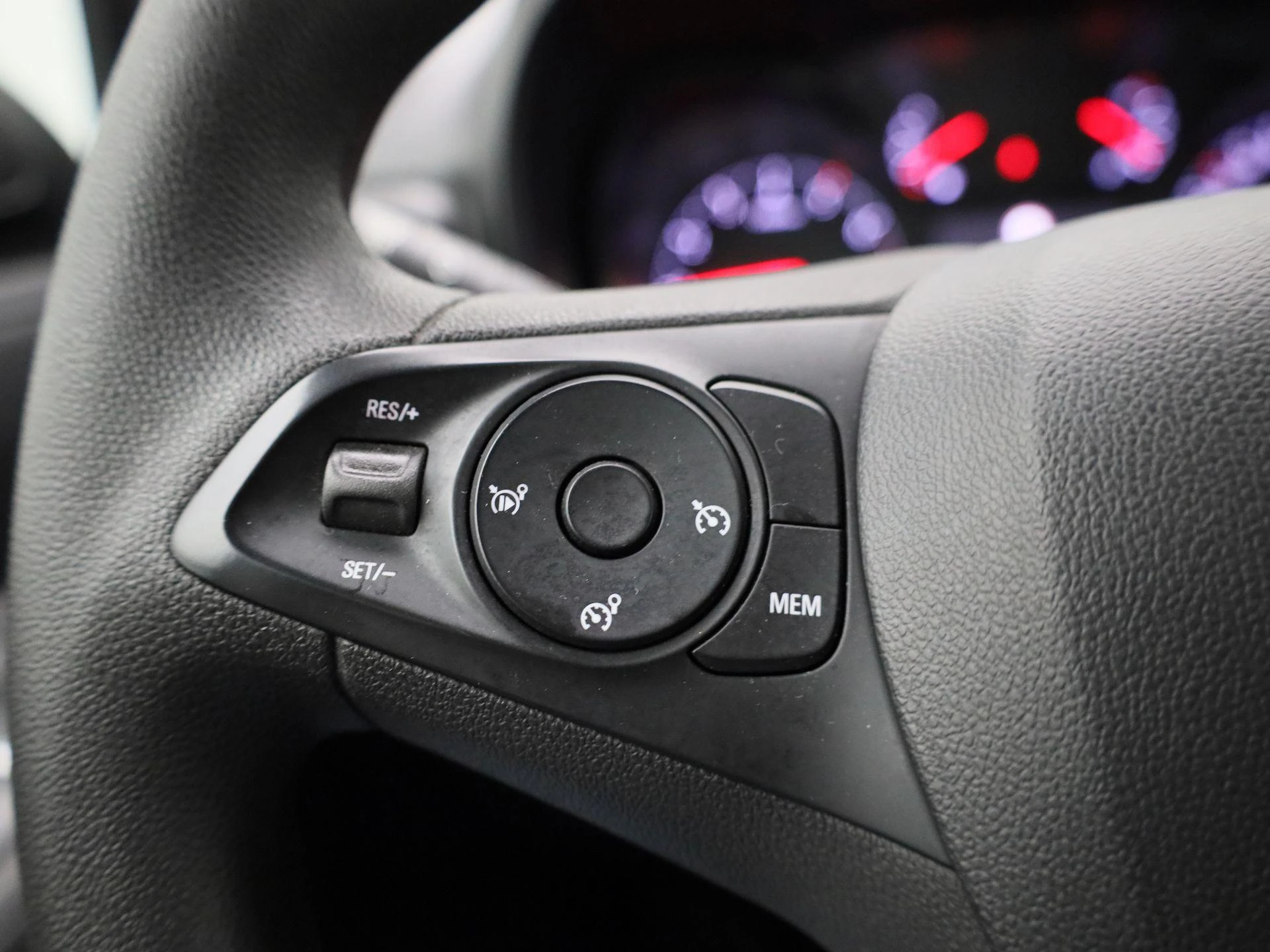 Opel-Combo Life-image-14