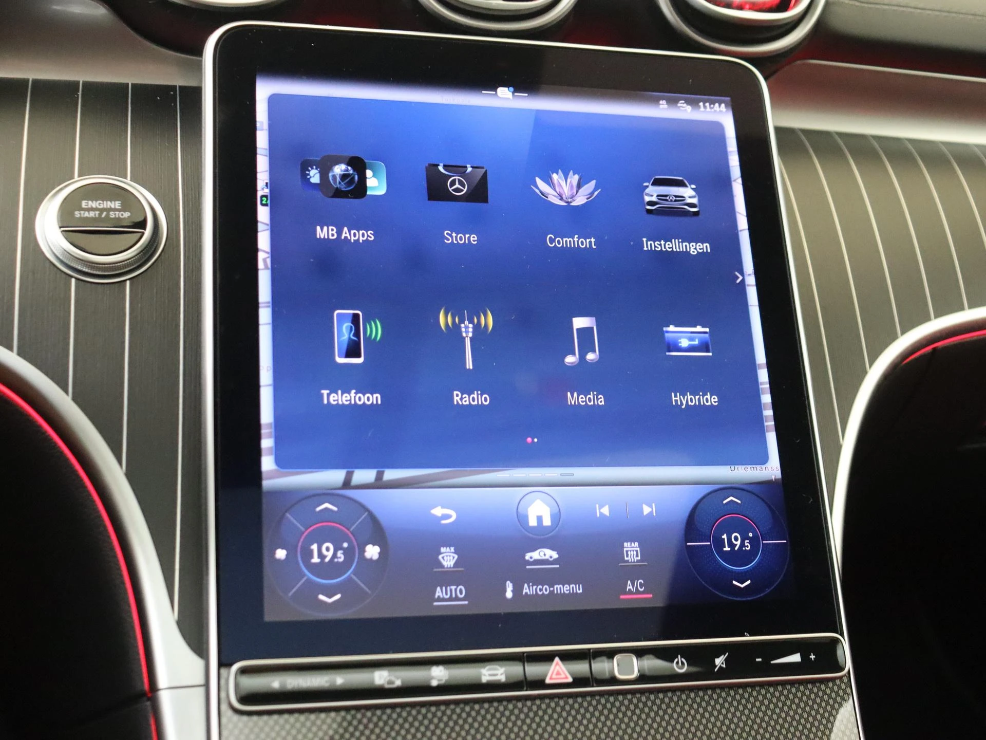 Mercedes-Benz-C-Klasse-image-16