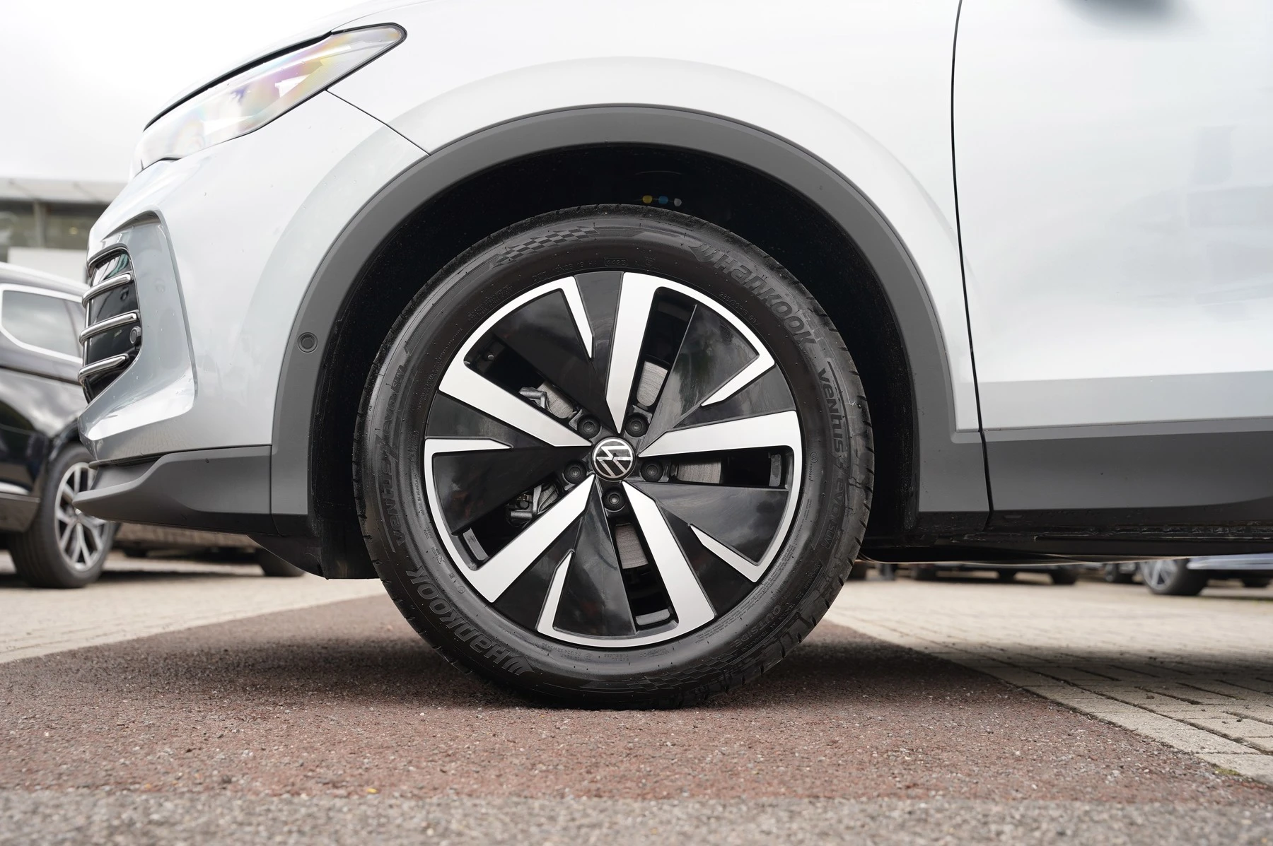Volkswagen-Tiguan-image-4