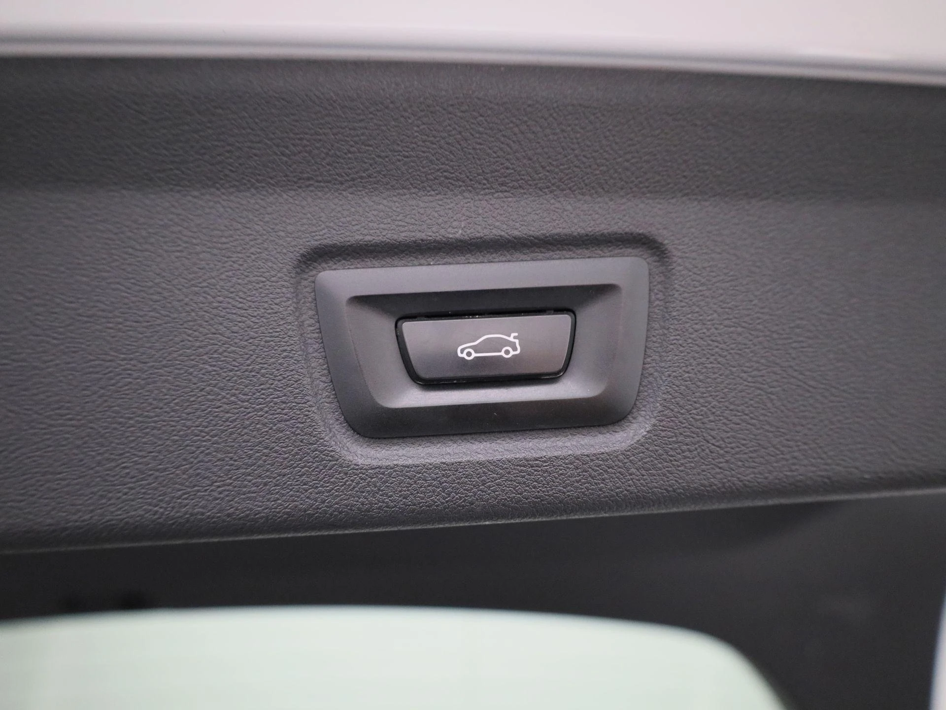 BMW-i4-image-12