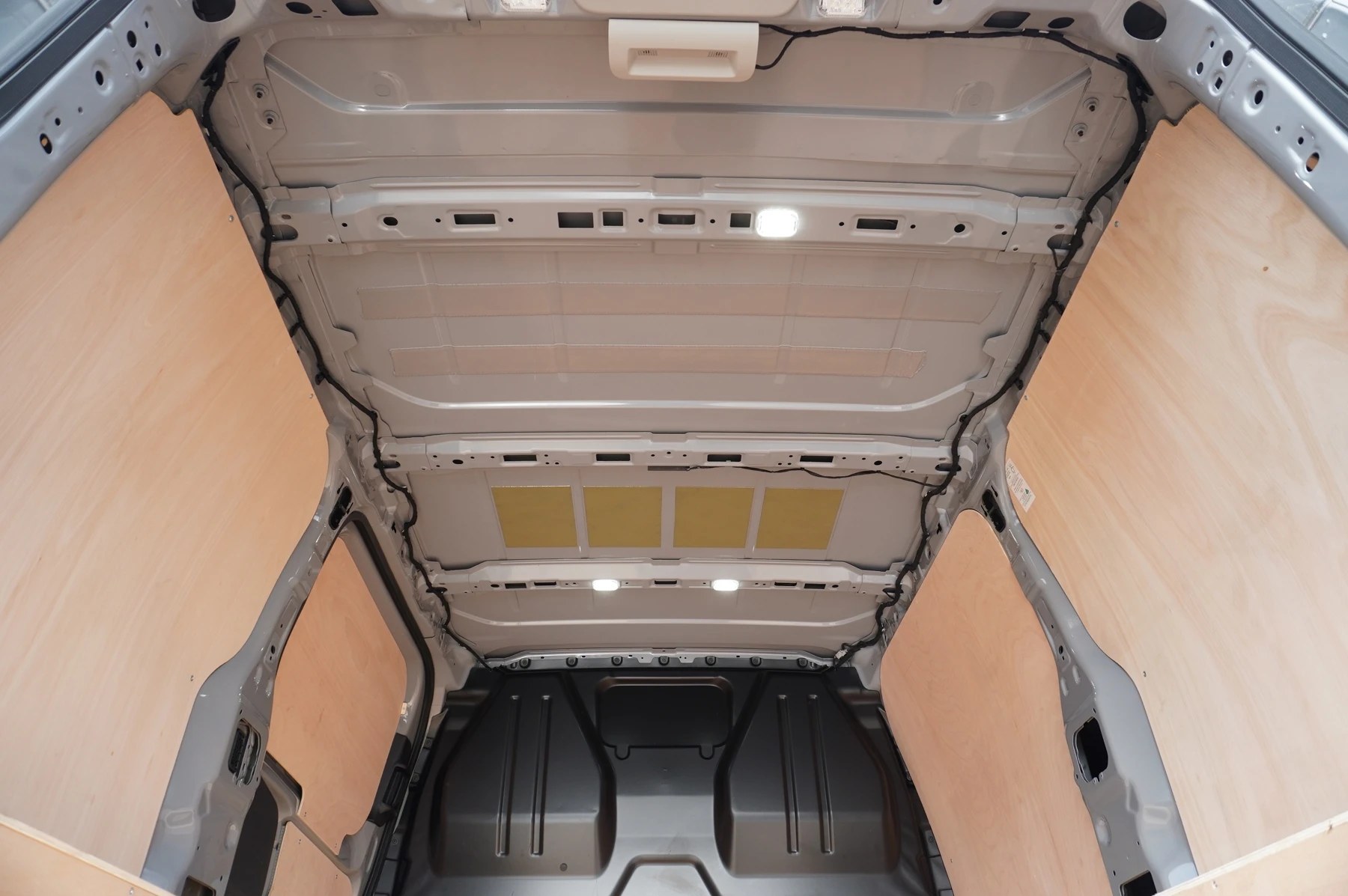 Volkswagen-Transporter-image-43