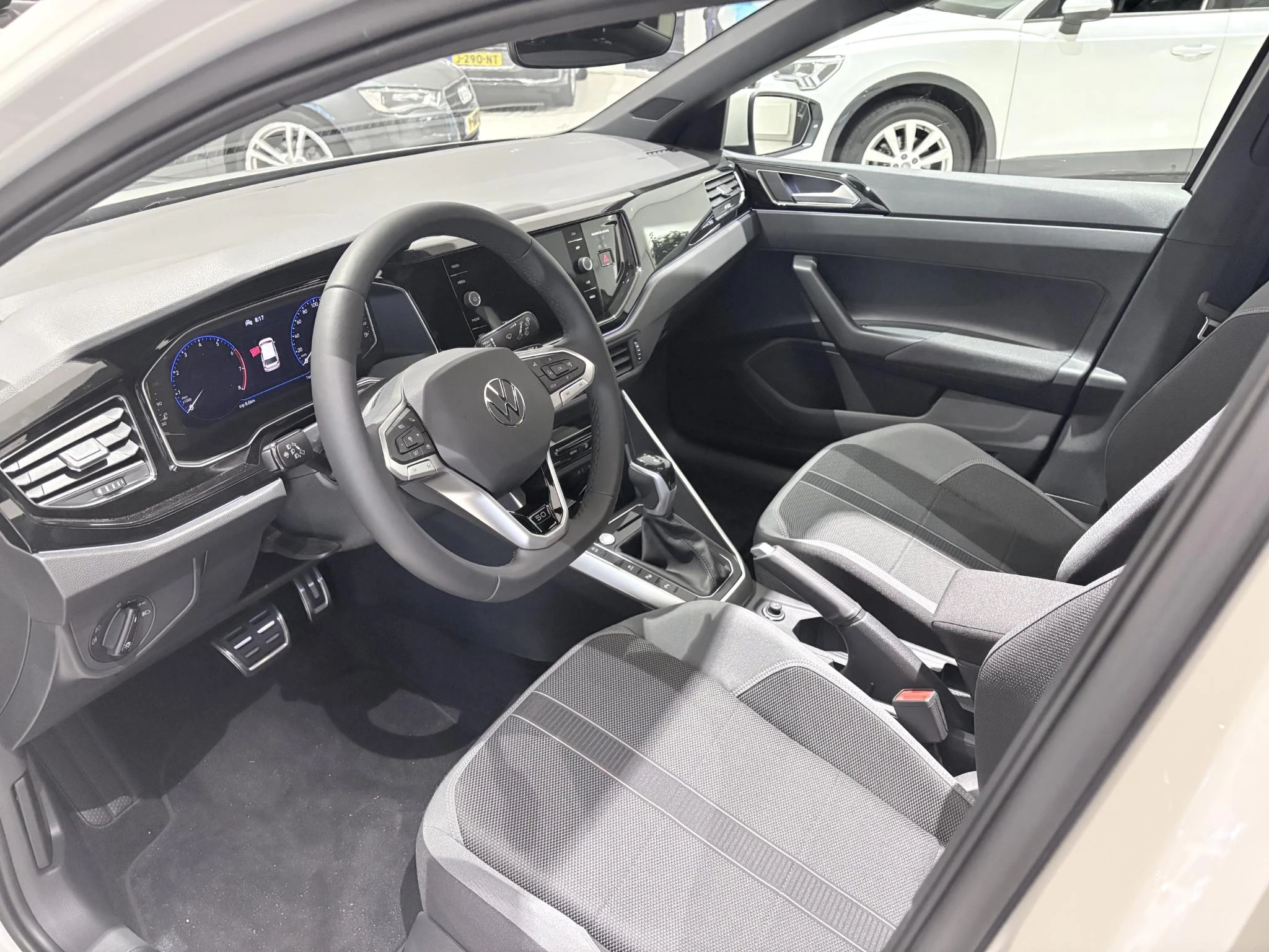 Volkswagen-Polo-image-11