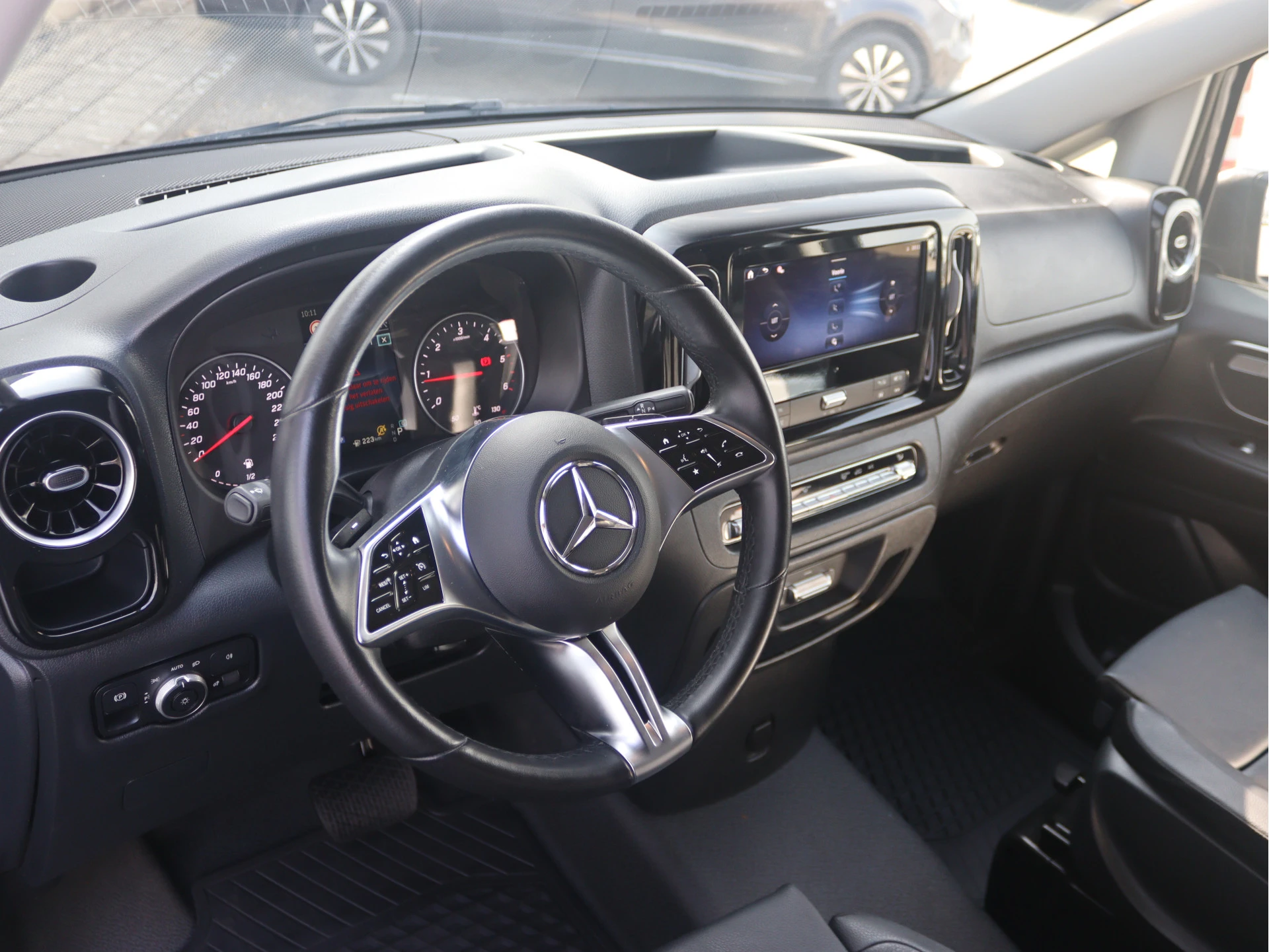Mercedes-Benz-Vito-image-3