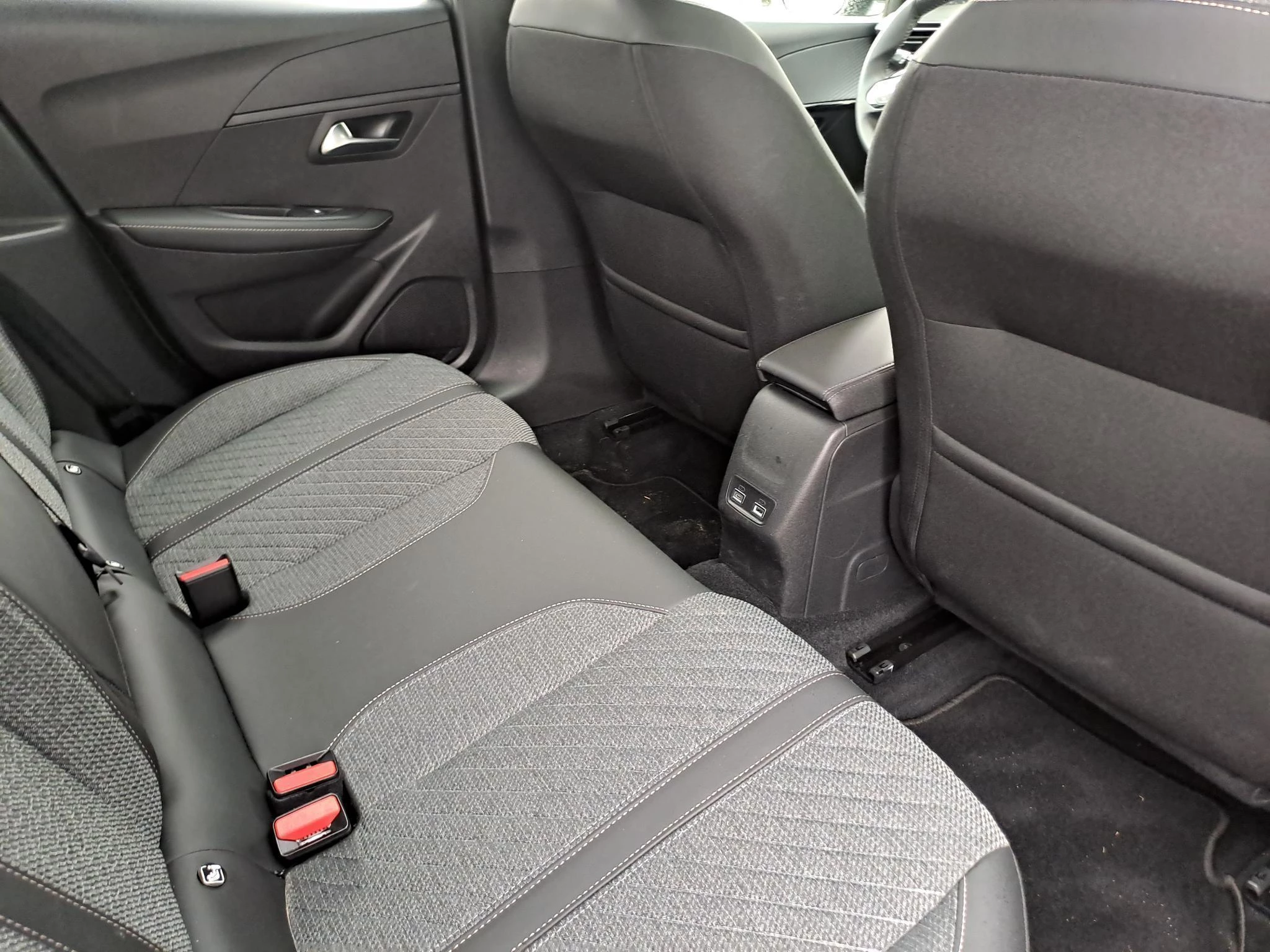 Peugeot-208-image-12